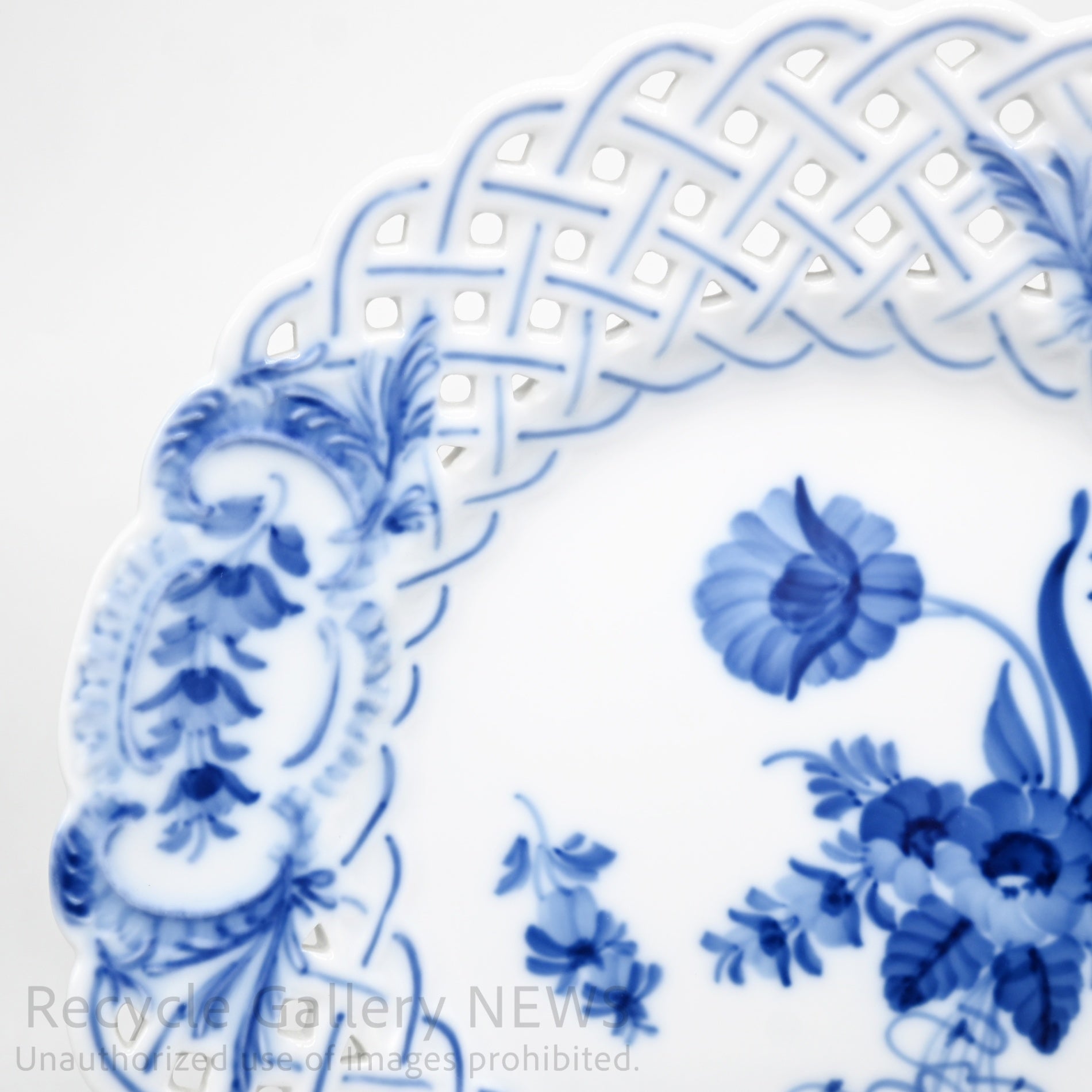 Royal Copenhagen "Blue Flower" Open Work Prate White Cobalt Blue Porcelain / ロイヤル・コペンハーゲン ブルーフラワー 透かし彫り 皿 プレート 白 青 磁器 北欧食器