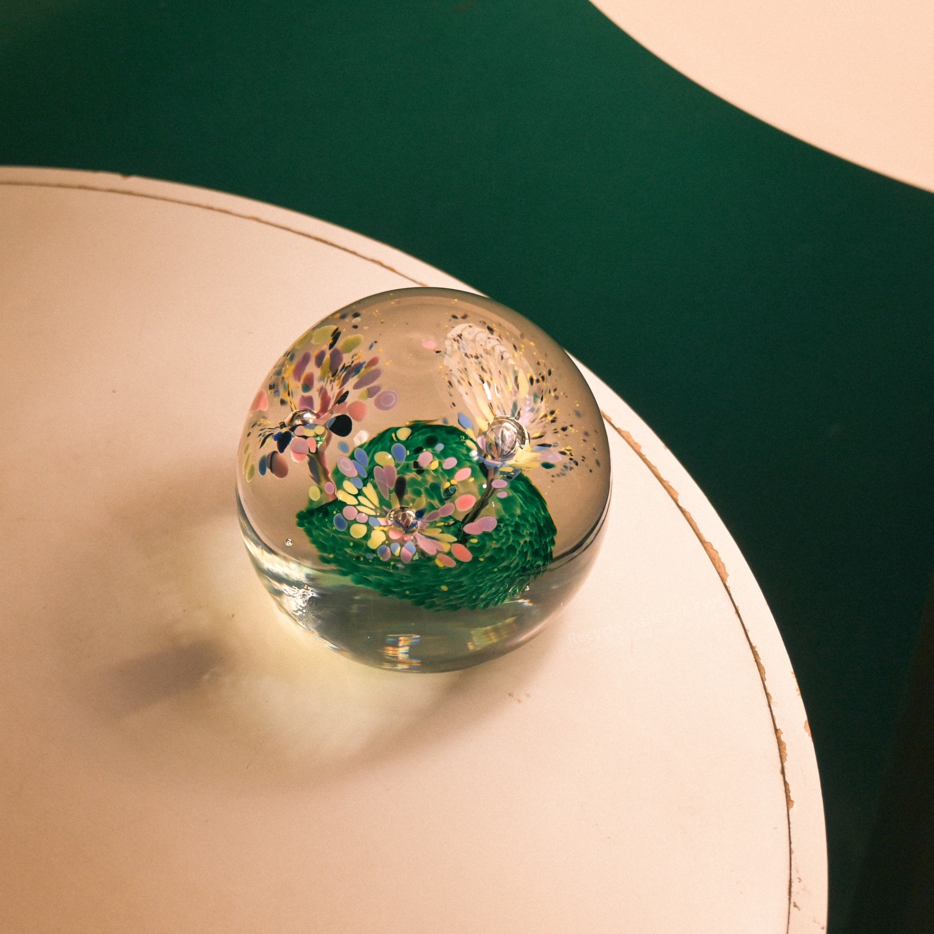 S.C.F Hand Crafted Glass Paperweight Signed on the base / スウェーデン交流センター ハンドクラフト 硝子 ペーパーウェイト サイン入り