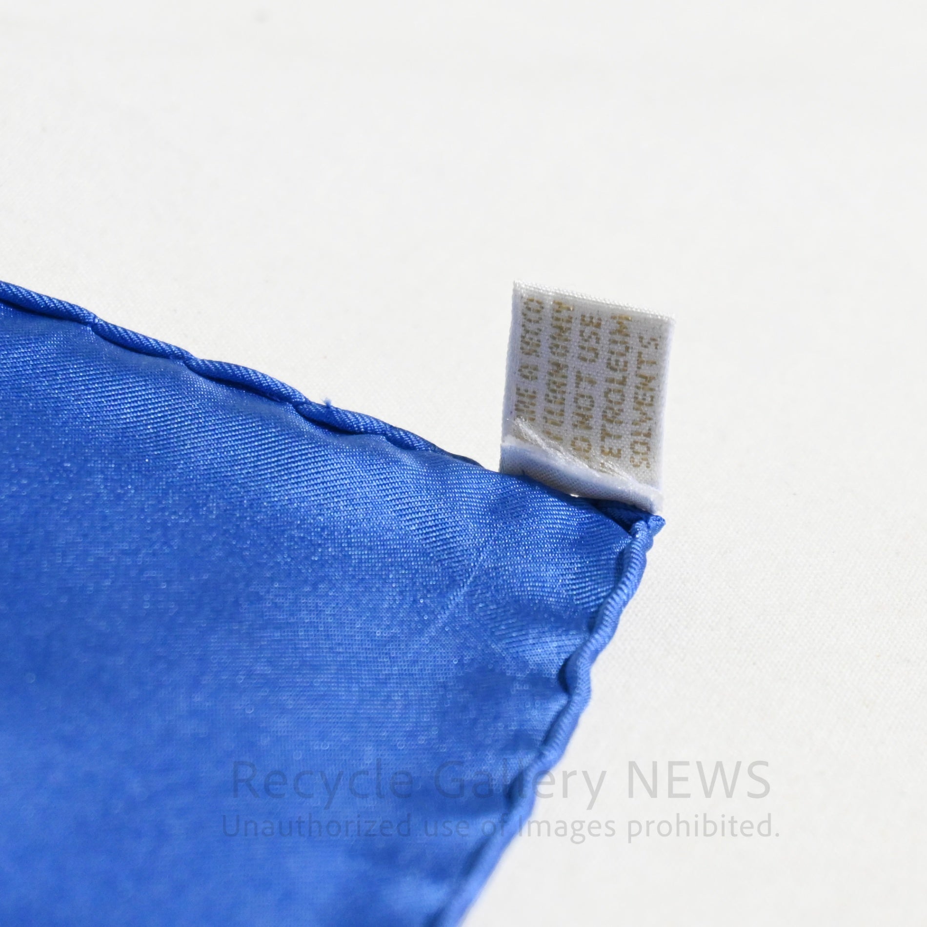 GUCCI Large Scarf Rosette Pattern Silk Medal Ribbon Blue Vintage Gucci / グッチ 大判スカーフ ロゼット柄 シルク 勲章 リボン 青 オールドグッチ