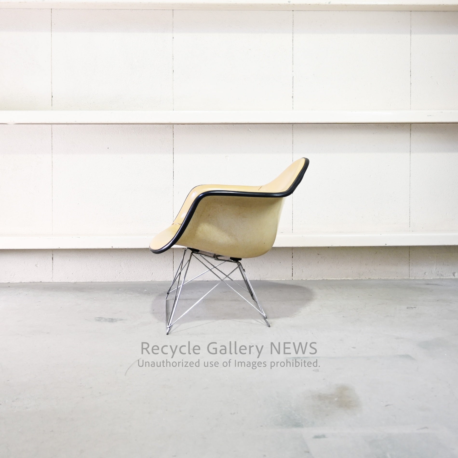Vintage Herman Miller Eames 1st Generation Arm Shell Chair American Mid Century With Damage / ハーマンミラー イームズ アームシェルチェア 1ｓｔ ﾀﾞﾒｰｼﾞ イームズ夫妻 ミットセンチュリー アメリカ