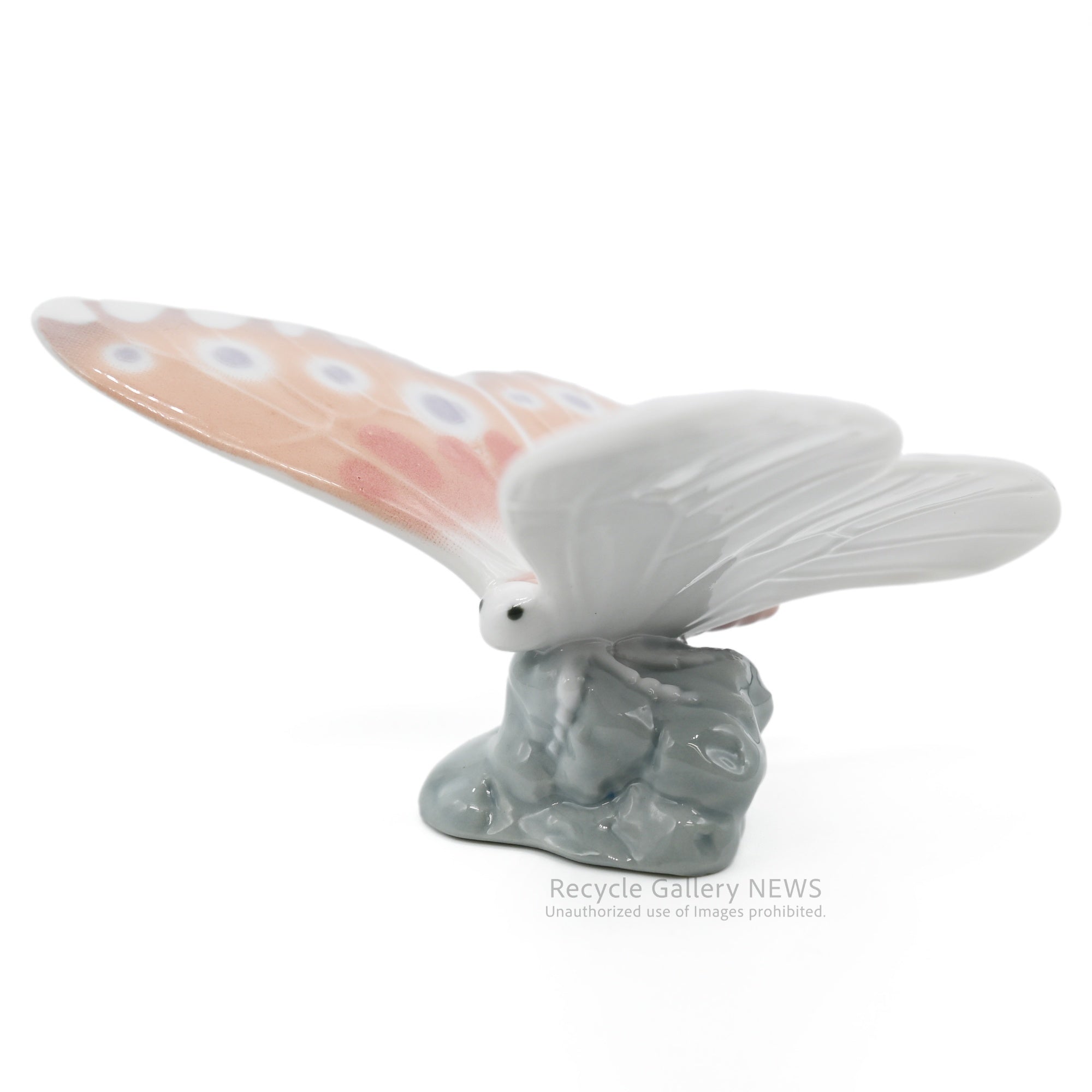 NAO by Lladro Porcelain Pink Butterfly Figurine / ナオ リヤドロ 蝶々モチーフ 磁器 フィギュリン オブジェ ピンク パステルカラー