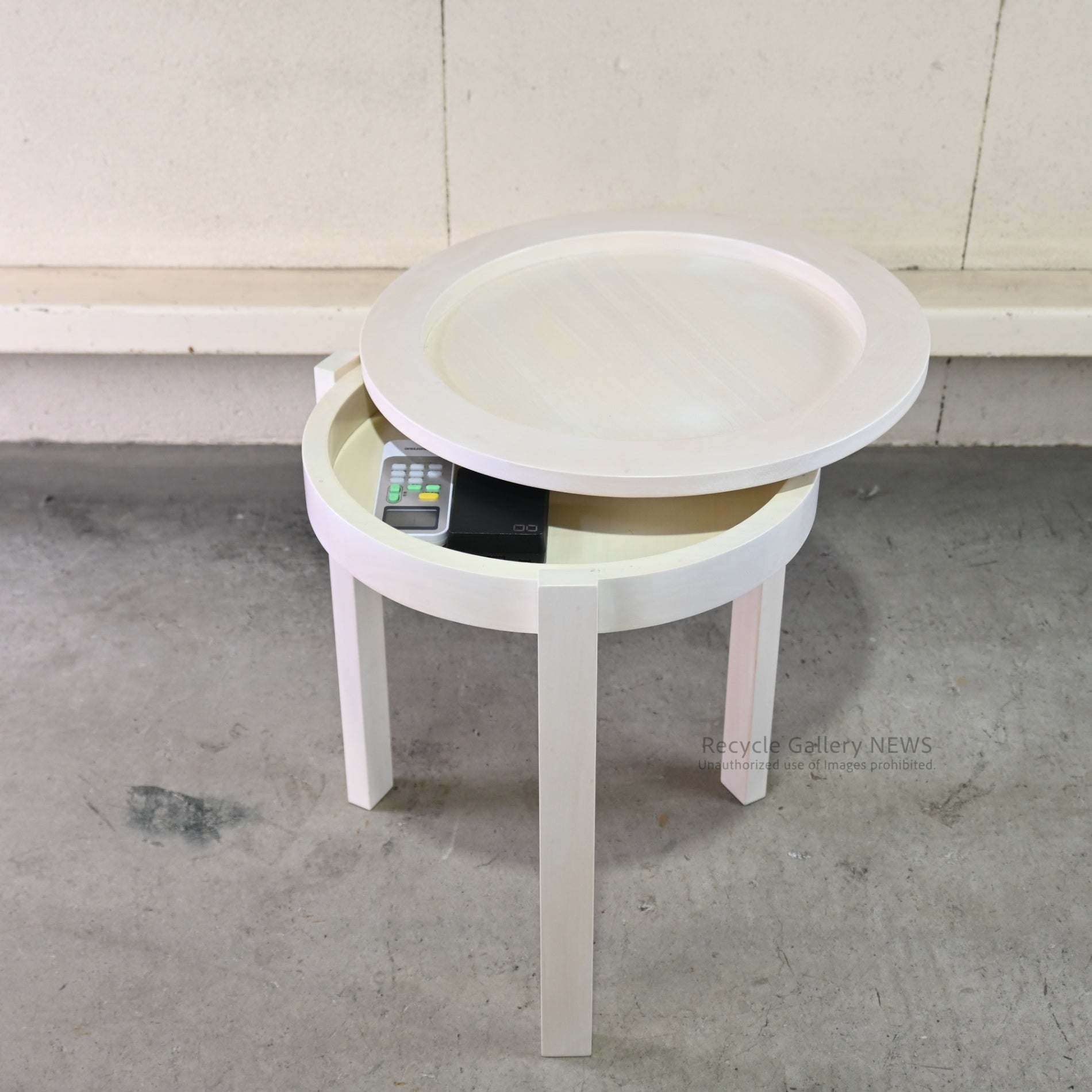 Cassina SELENE  Wooden Round Side Table Italy / カッシーナ セレーネ 木製 ラウンドサイドテーブル イタリア