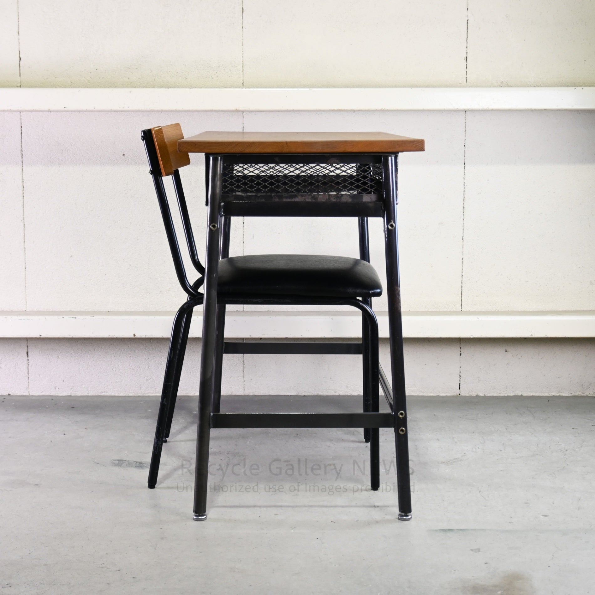 BIMAKES SOLID WOOD IRON DESK Compact desk and chair set Industrial design / ビメイクス ソリッドウッド アイアンデスク コンパクトデスク チェア セット 机 インダストリアルデザイン