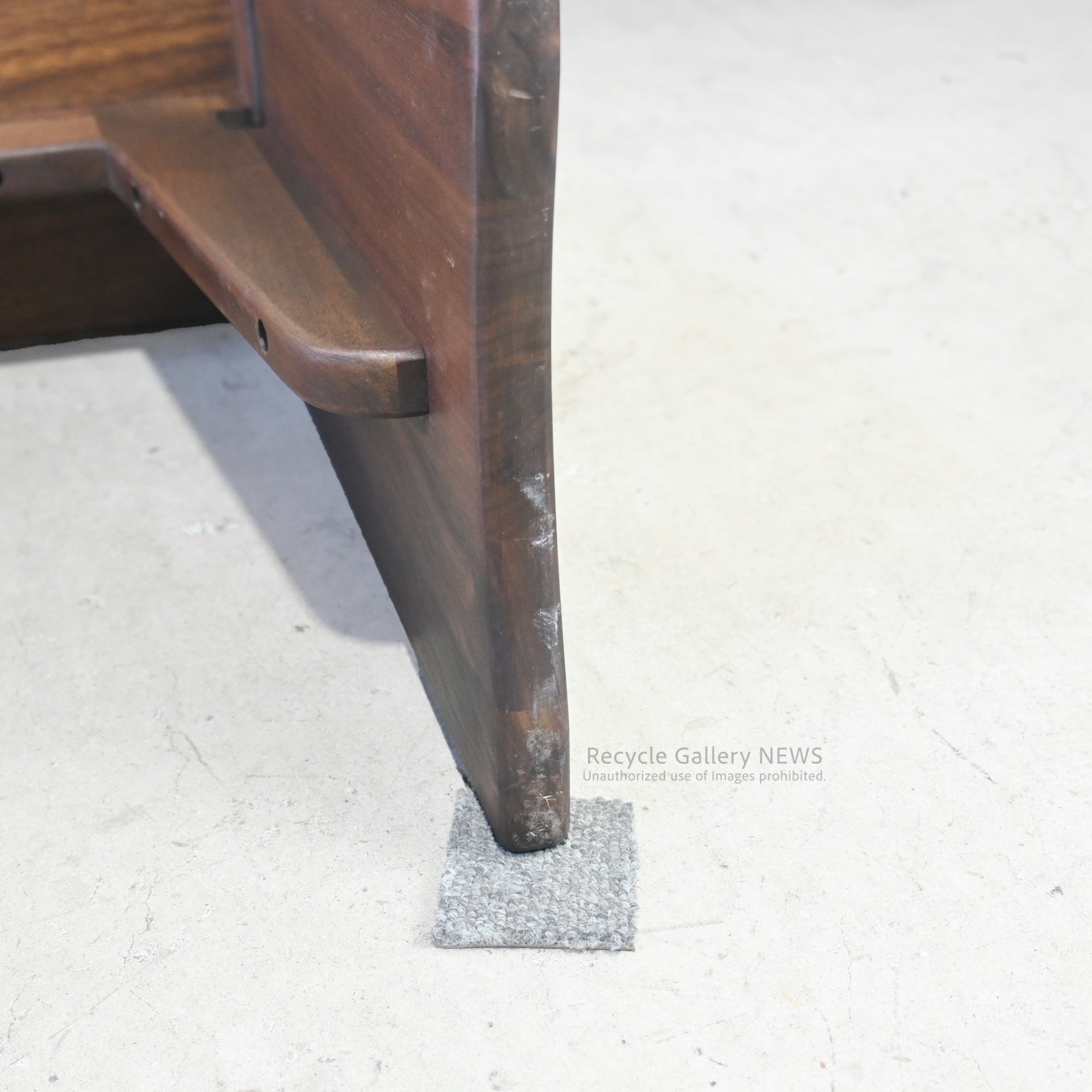Kuwaya "Ridgeline 48" Solid Wood Multi Stool & Arm Table Japan / クワヤ リッジライン 48 マルチスツール 日本 ウォールナット ベランダ アームテーブル
