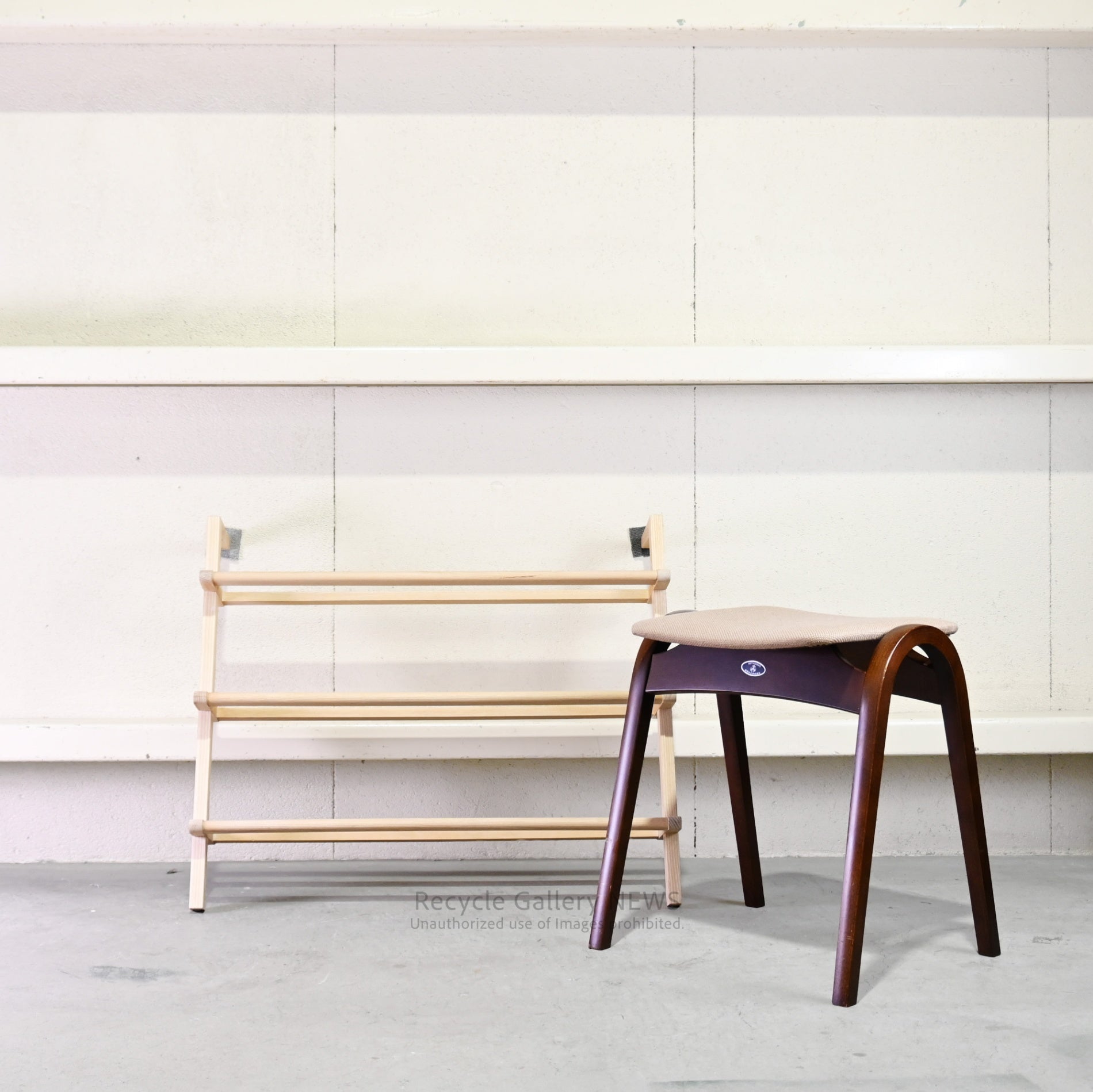 Bentwood "Kenmochi Stool" by Isamu Kenmochi for Akita Mokko Japanese Modern / 秋田木工 剣持スツール 日本 曲木 ジャパニーズモダン 剣持勇