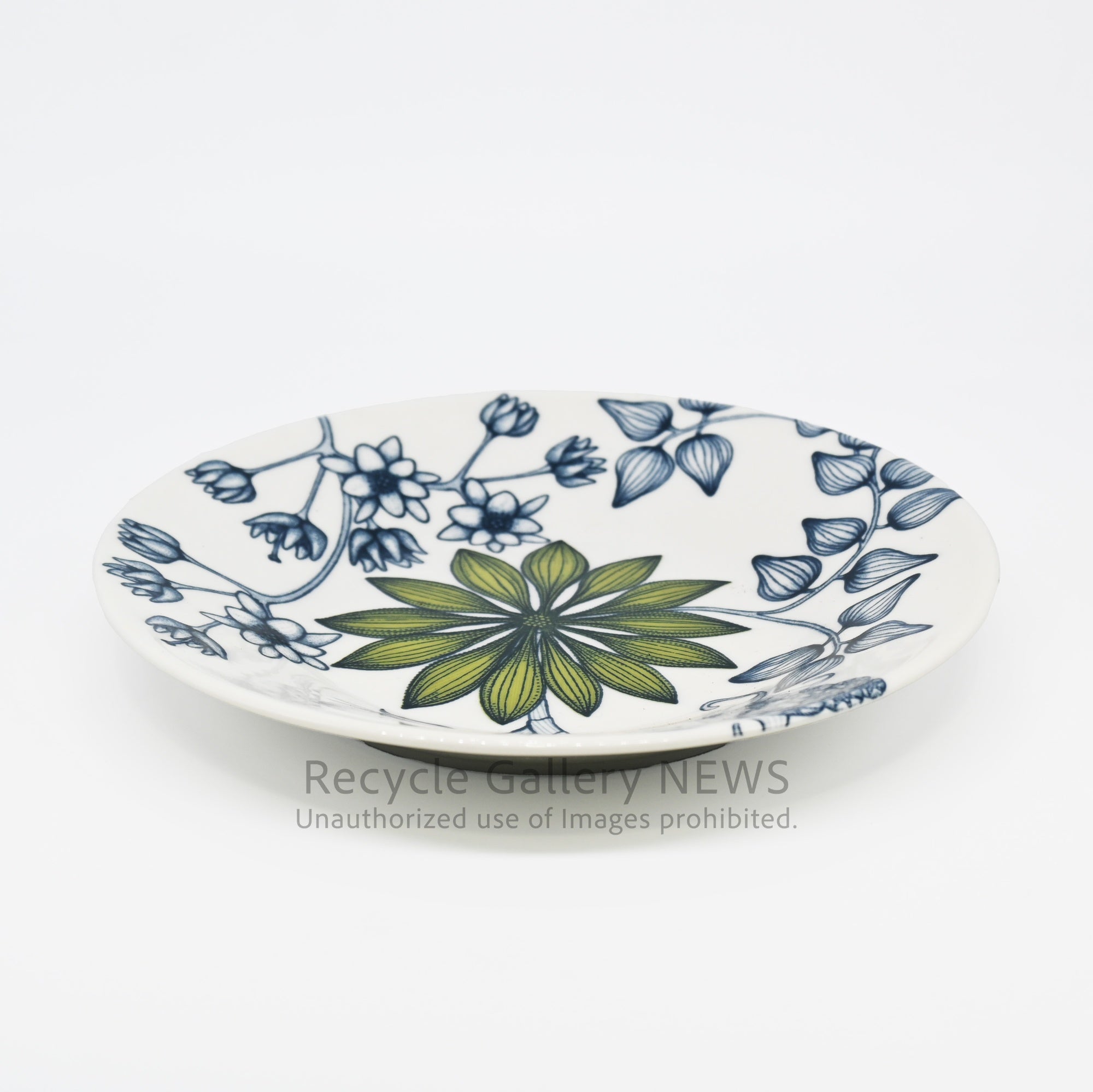 ARABIA  Runo Spring Drop Finland Floral 16.5cm Plate with Old Backstamp, Scandinavian Style / アラビア "ルノ スプリング ドロップ" 16.5cmプレート フィンランド 北欧 花柄  旧スタンプ