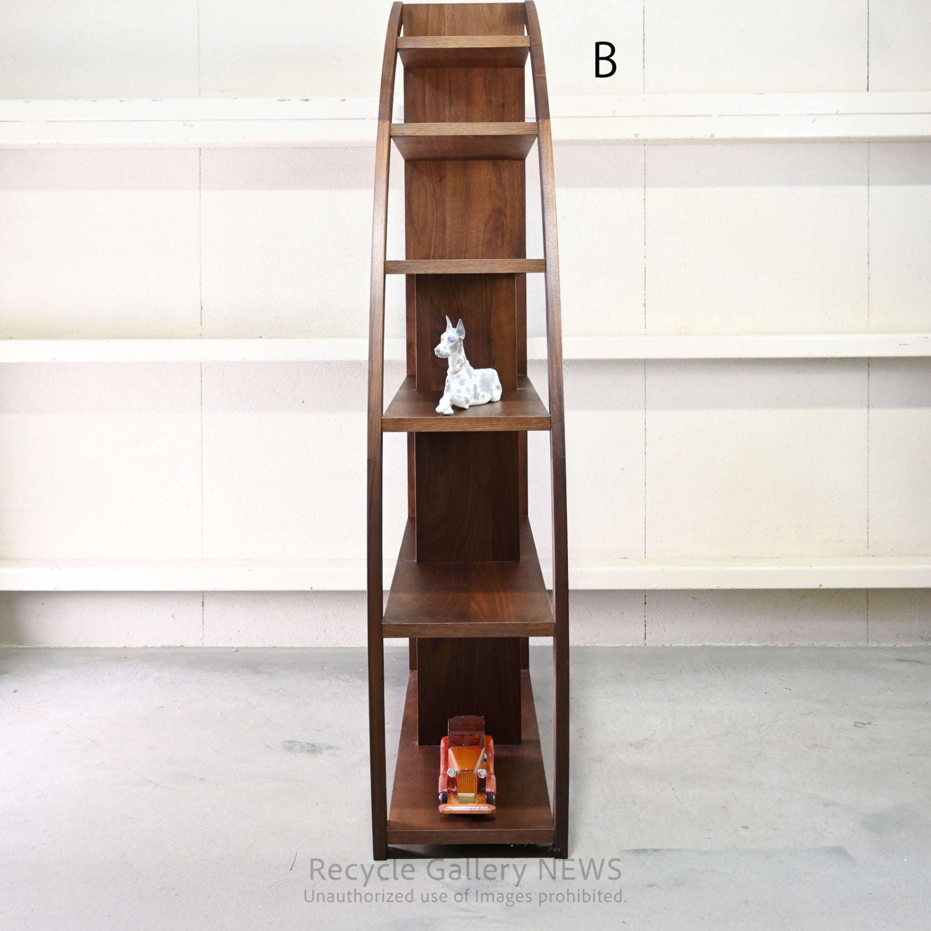 Maruyoshi Mingei Furniture DEEP Series Moon Shelf in Walnut Japanese Craftsmanship Moon Viewing  / マルヨシ民芸家具 ディープシリーズ ムーンシェルフ ウォールナット 職人技 お月見