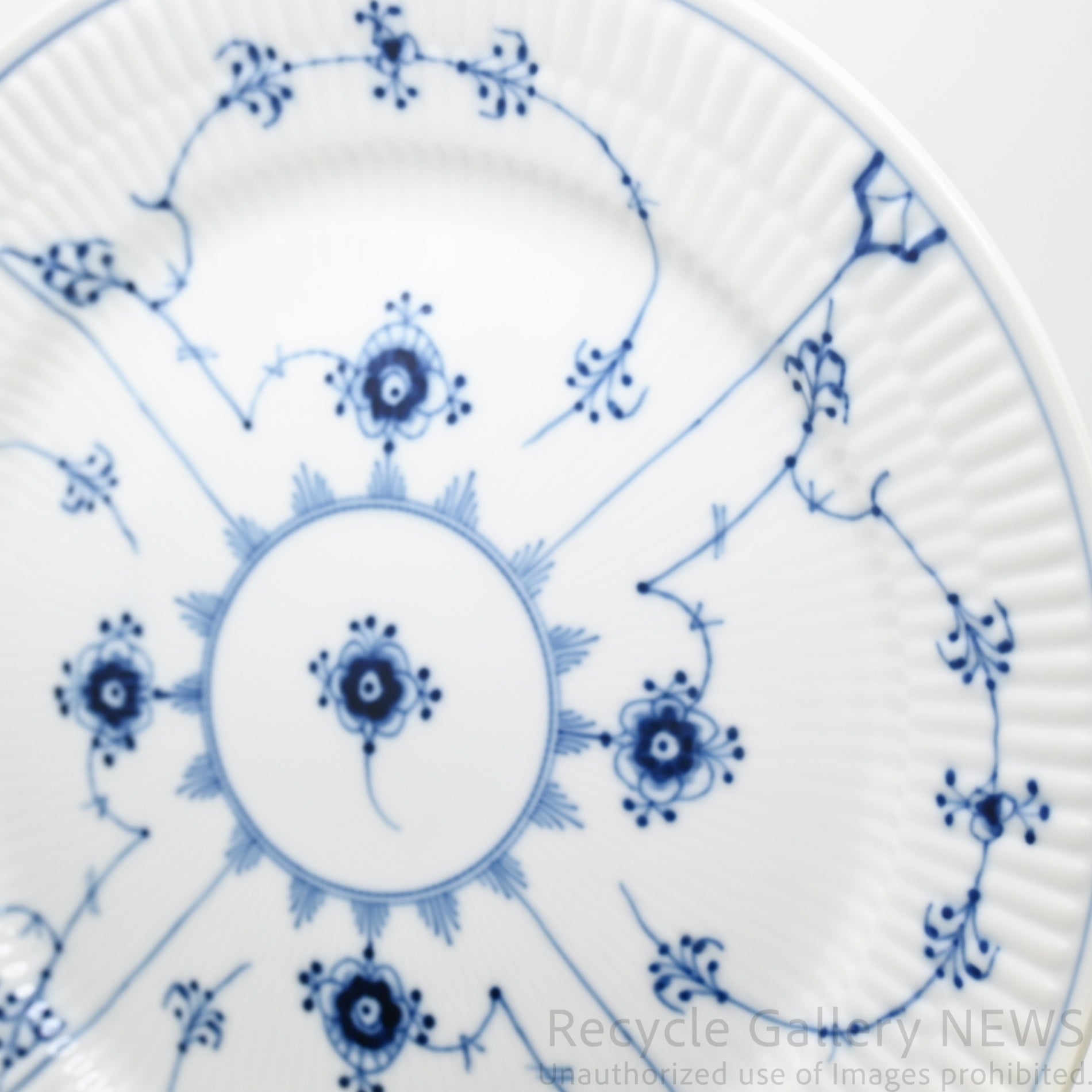 Royal Copenhagen Blue Fluted Plain 25cm Porcelain Plate White Cobalt Blue / ロイヤル・コペンハーゲン ブルーフルーテッド プレイン 25cm 磁器 皿 プレート 白 青 北欧食器