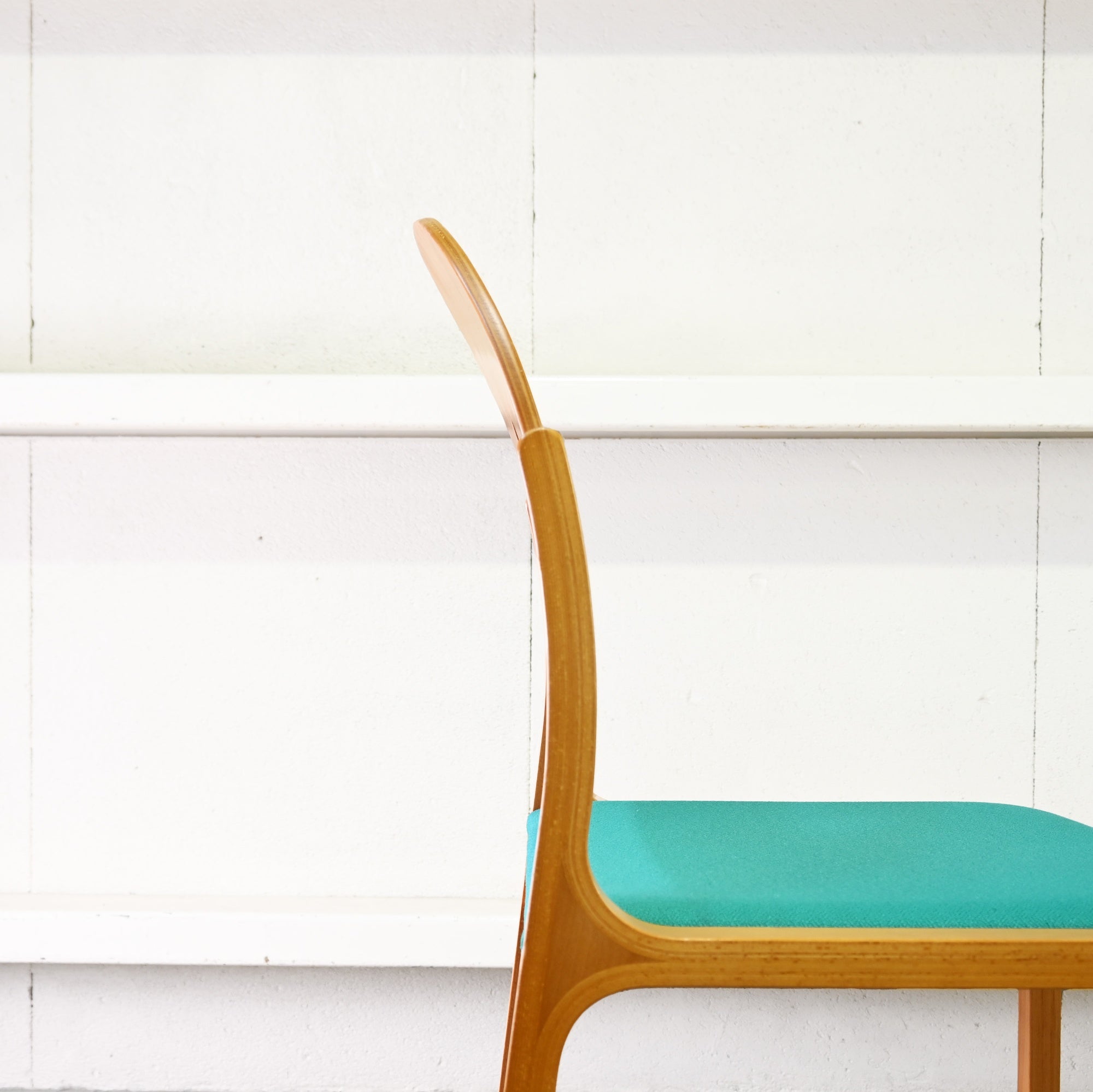 Tendo Mokko Wooden Green fabric Dining Chair with Accent Color Robust Craftsmanship / 天童木工 グリーンファブリック ダイニングチェア 木製 差し色 職人技 堅牢