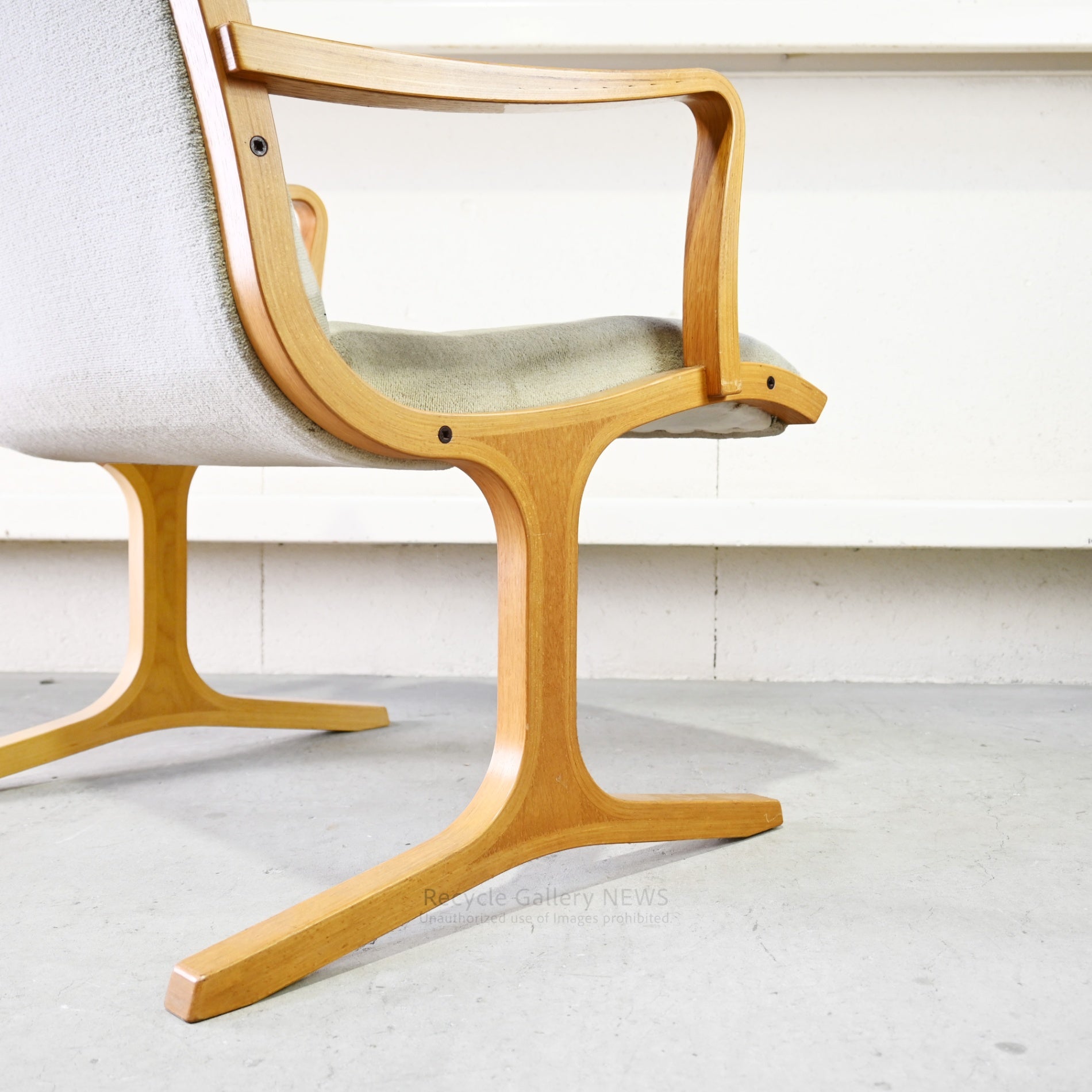 Discontinued Tendo Mokko "Heron" Low Back Chair by Mitsumasa Sugasawa Japanese Modern Masterpiece / 天童木工 ヘロン ローバックチェア 廃盤 日本 モダンデザイン 菅澤光政 傑作
