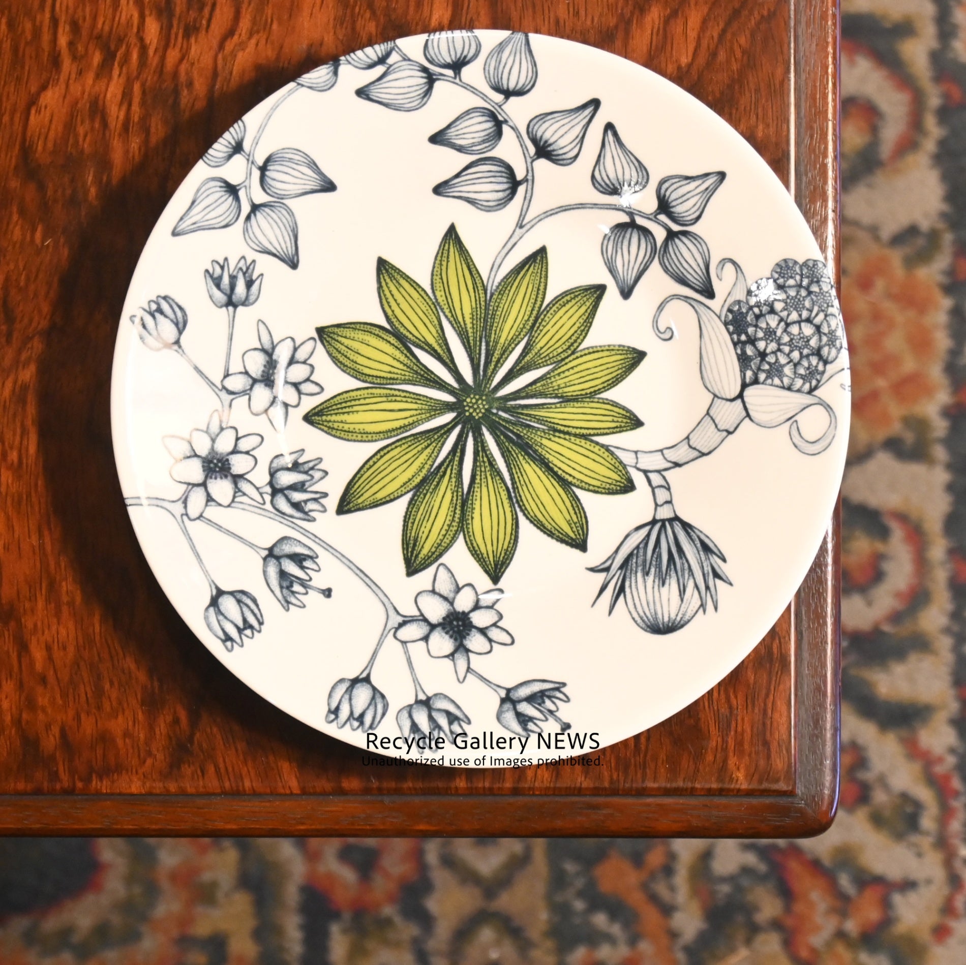 ARABIA  Runo Spring Drop Finland Floral 16.5cm Plate with Old Backstamp, Scandinavian Style / アラビア "ルノ スプリング ドロップ" 16.5cmプレート フィンランド 北欧 花柄  旧スタンプ