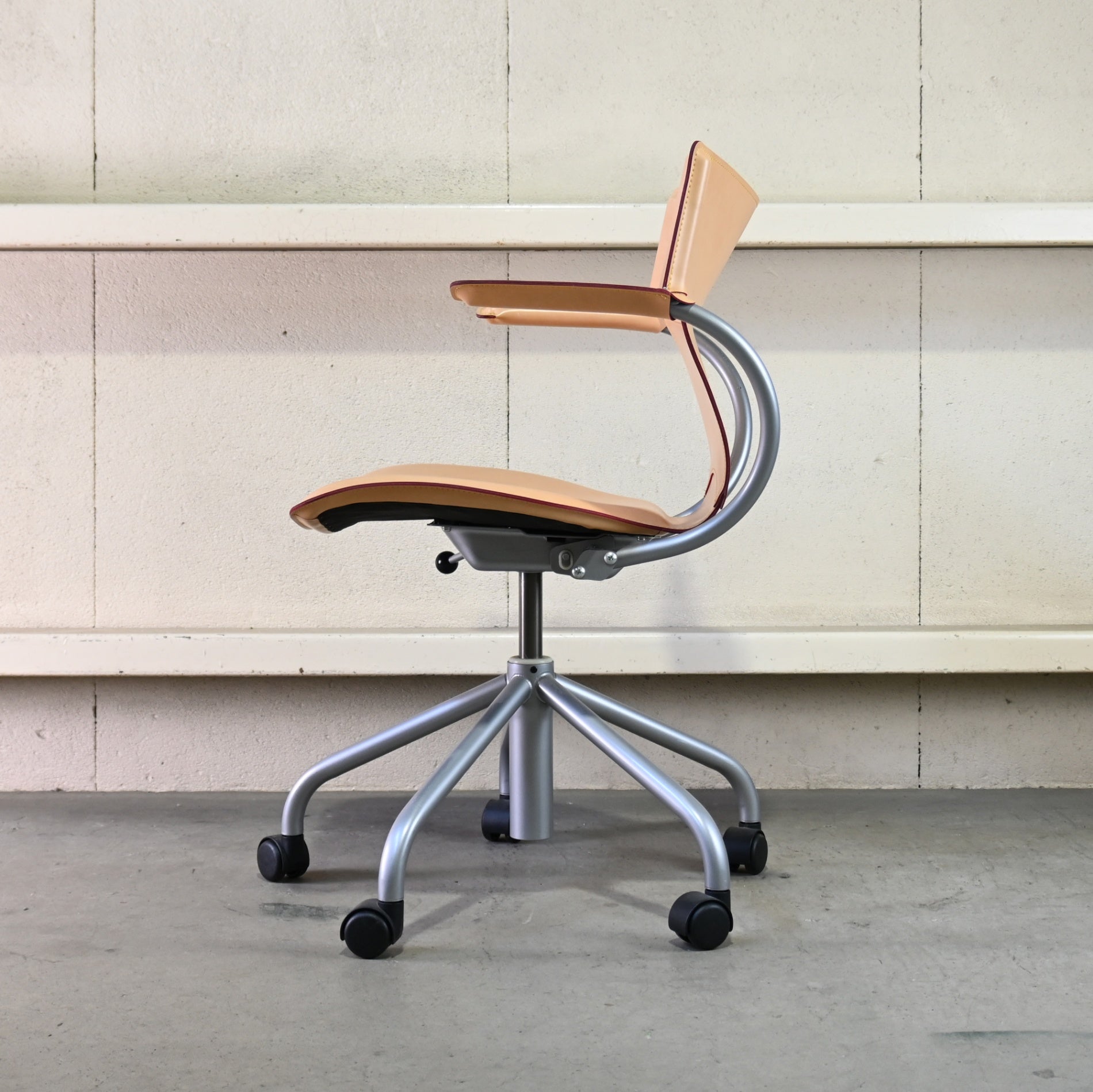 Karimoku XT4300AJ Office chair Desk chair Genuine tanned leather Japan / カリモク家具 本革 ヌメ革 デスクチェア 事務椅子