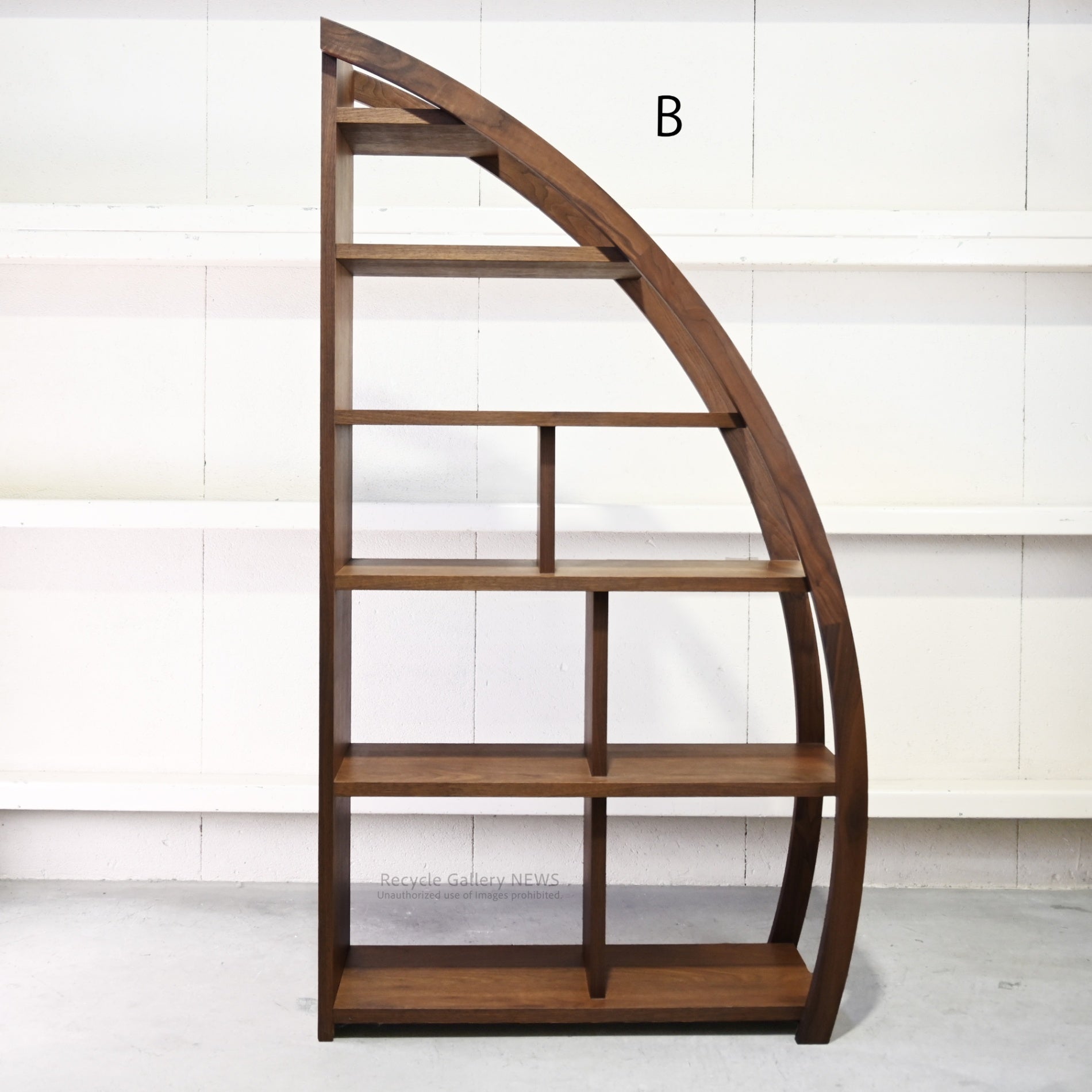 Maruyoshi Mingei Furniture DEEP Series Moon Shelf in Walnut Japanese Craftsmanship Moon Viewing  / マルヨシ民芸家具 ディープシリーズ ムーンシェルフ ウォールナット 職人技 お月見