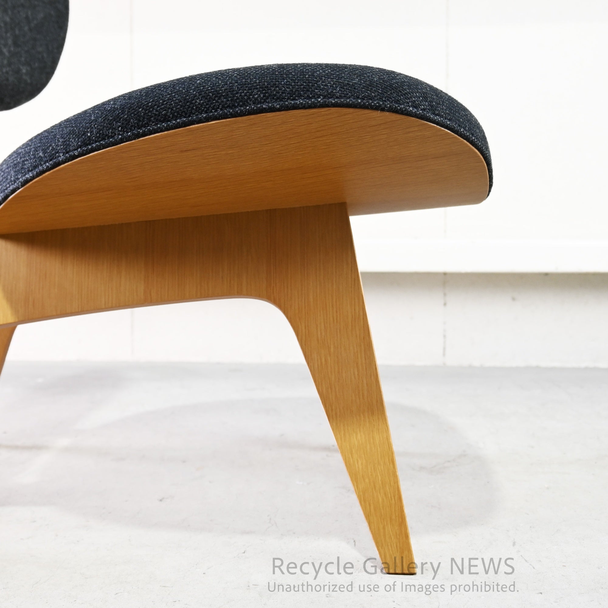 Tendo Mokko Wooden Low Chair by Daisaku Choh  Junzo Sakakura Japanese Modern / 天童木工 中座椅子 木製 長大作 坂倉準三 ジャパニーズモダン