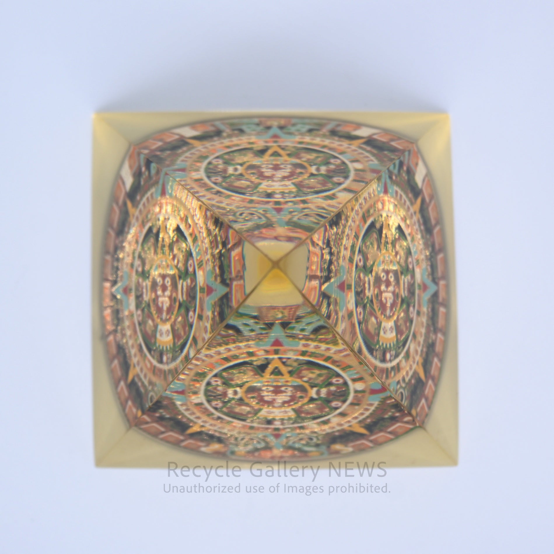 Acrylic Aztec Sun Stone Calendario Azteca Mesoamerican Pyramid Topaz Object Display Piece / アクリル アステカカレンダー 太陽の石 メソアメリカ ピラミッド トパーズ オブジェ ディスプレイ
