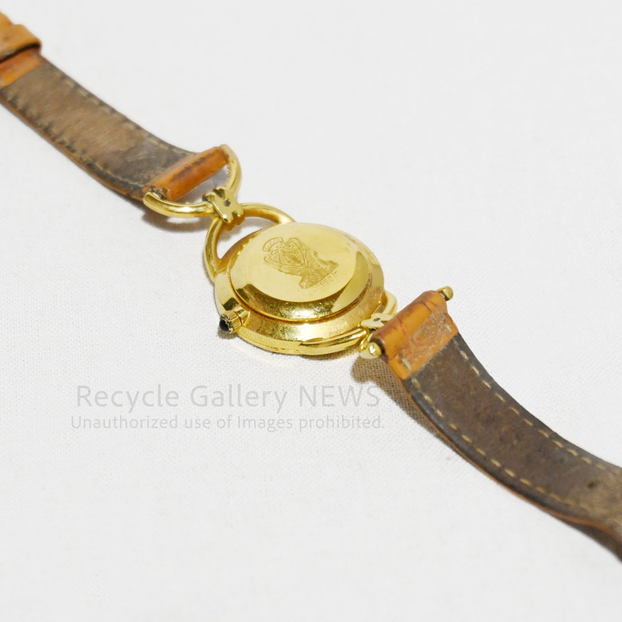 Gucci 6000.2.L Quartz Gold White Shell Operation Unconfirmed Treated as Junk / グッチ クオーツ ゴールド ホワイトシェル 動作未確認・ジャンク扱い