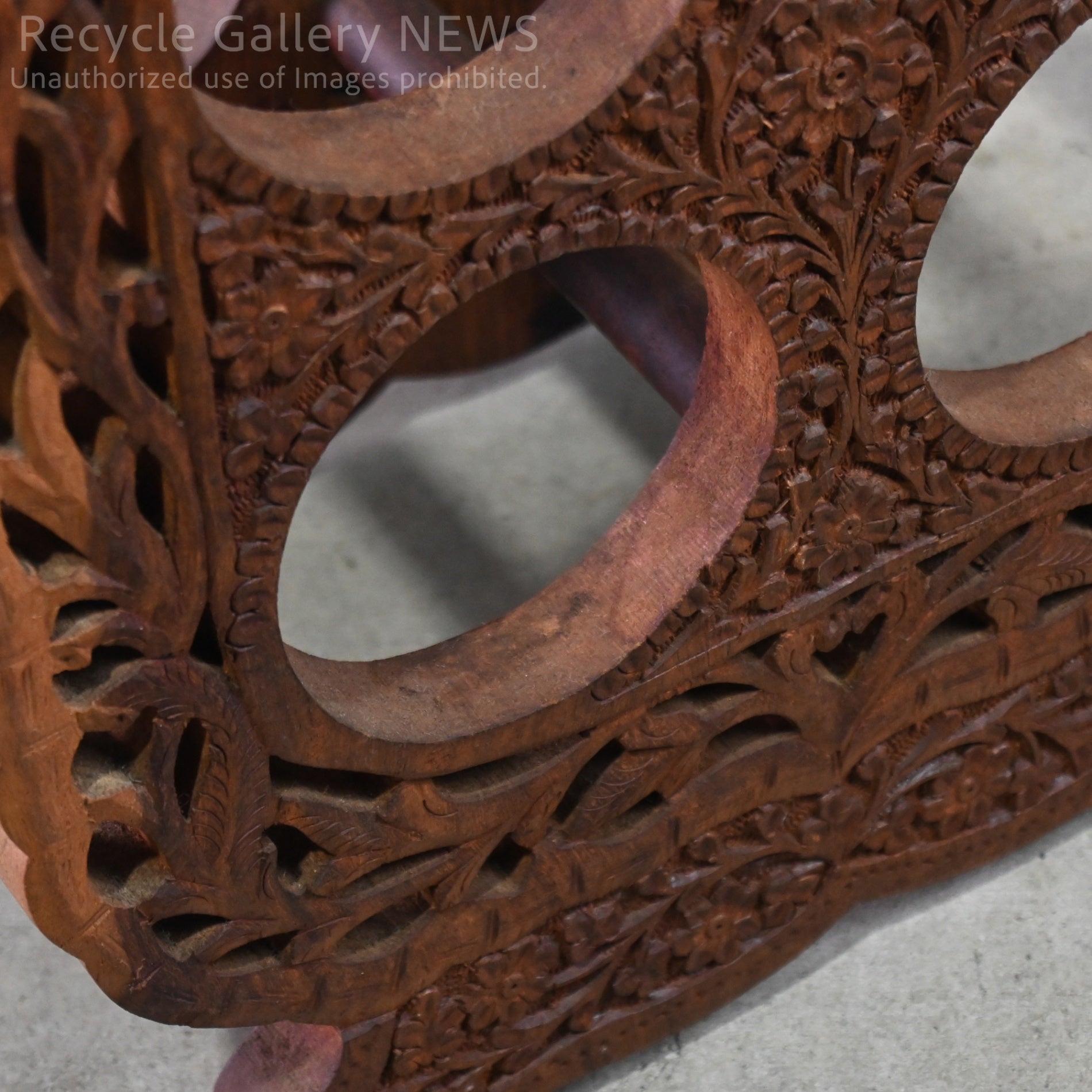 Indian Hand-Carved Wooden Wine Rack Dark Brown Oriental Boho / インド製 ハンドメイド 透かし彫り ワインラック 木製 ダークブラウン 収納ラック オリエンタル アジアンリゾート