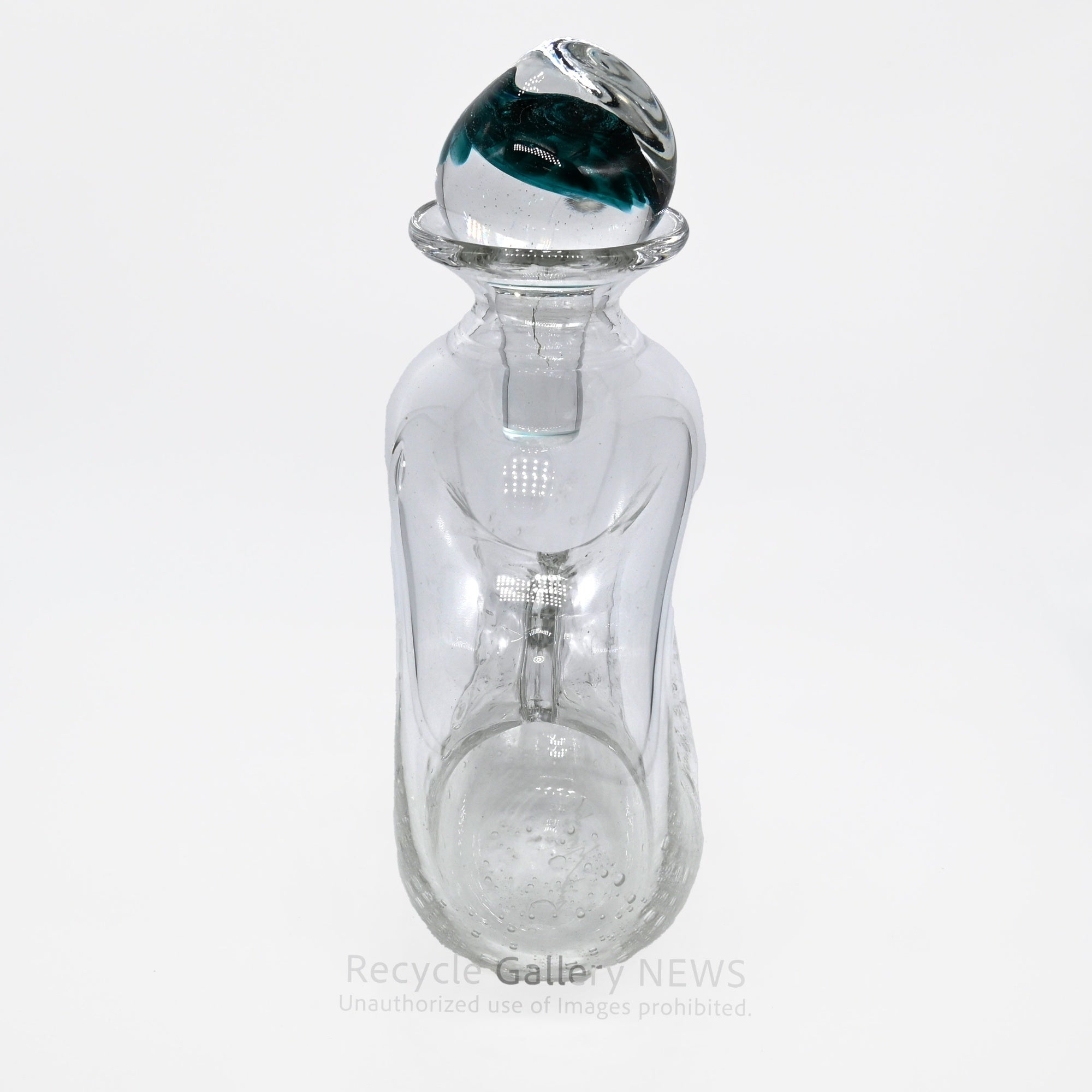 Art Glass Decanter Single Flower Motif & Bubble Design  "Art of Light"  / アートガラス デキャンタ  一輪の花モチーフ 気泡 光の芸術