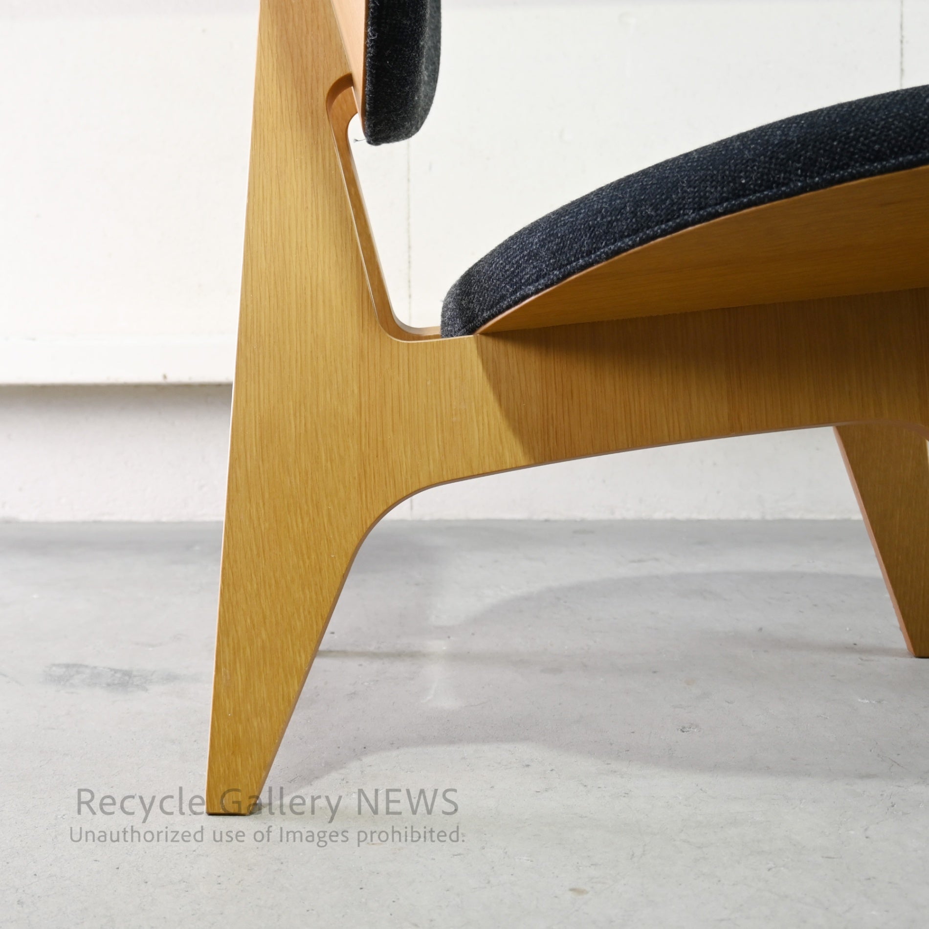 Tendo Mokko Wooden Low Chair by Daisaku Choh  Junzo Sakakura Japanese Modern / 天童木工 中座椅子 木製 長大作 坂倉準三 ジャパニーズモダン