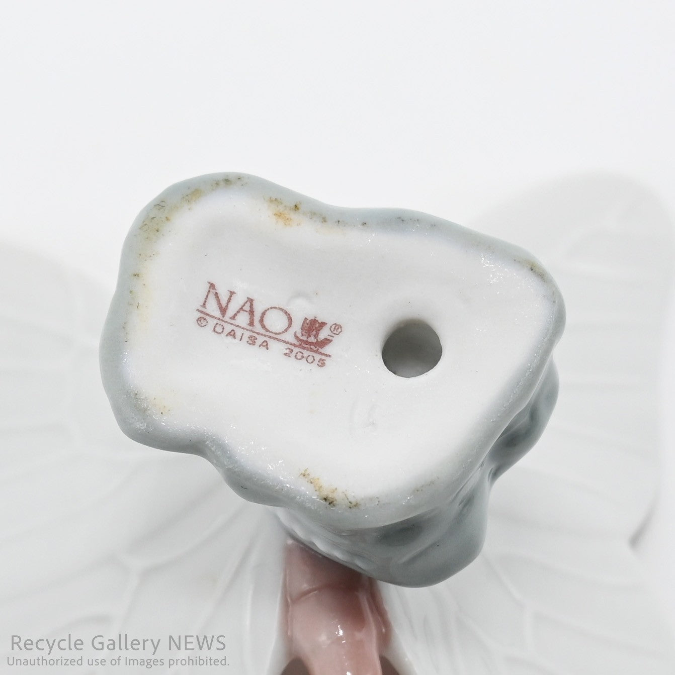 NAO by Lladro Porcelain Pink Butterfly Figurine / ナオ リヤドロ 蝶々モチーフ 磁器 フィギュリン オブジェ ピンク パステルカラー