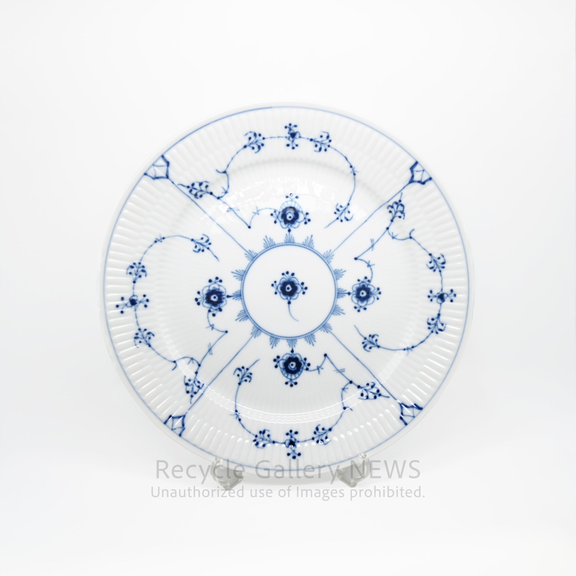Royal Copenhagen Blue Fluted Plain 25cm Porcelain Plate White Cobalt Blue / ロイヤル・コペンハーゲン ブルーフルーテッド プレイン 25cm 磁器 皿 プレート 白 青 北欧食器
