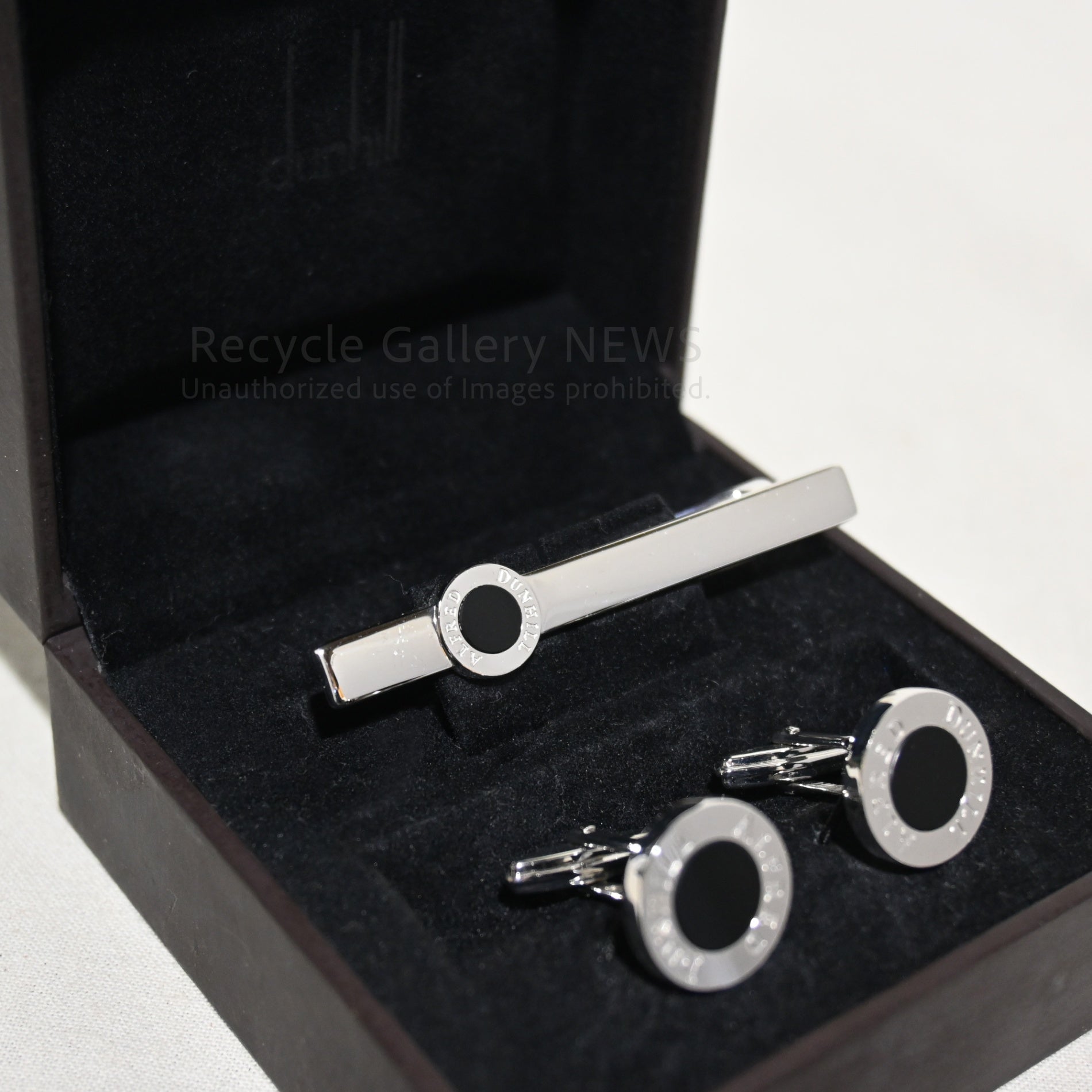 Dunhill Tie Bar and Cufflinks Set Sterling Silver 925 Onyx Tie Pin