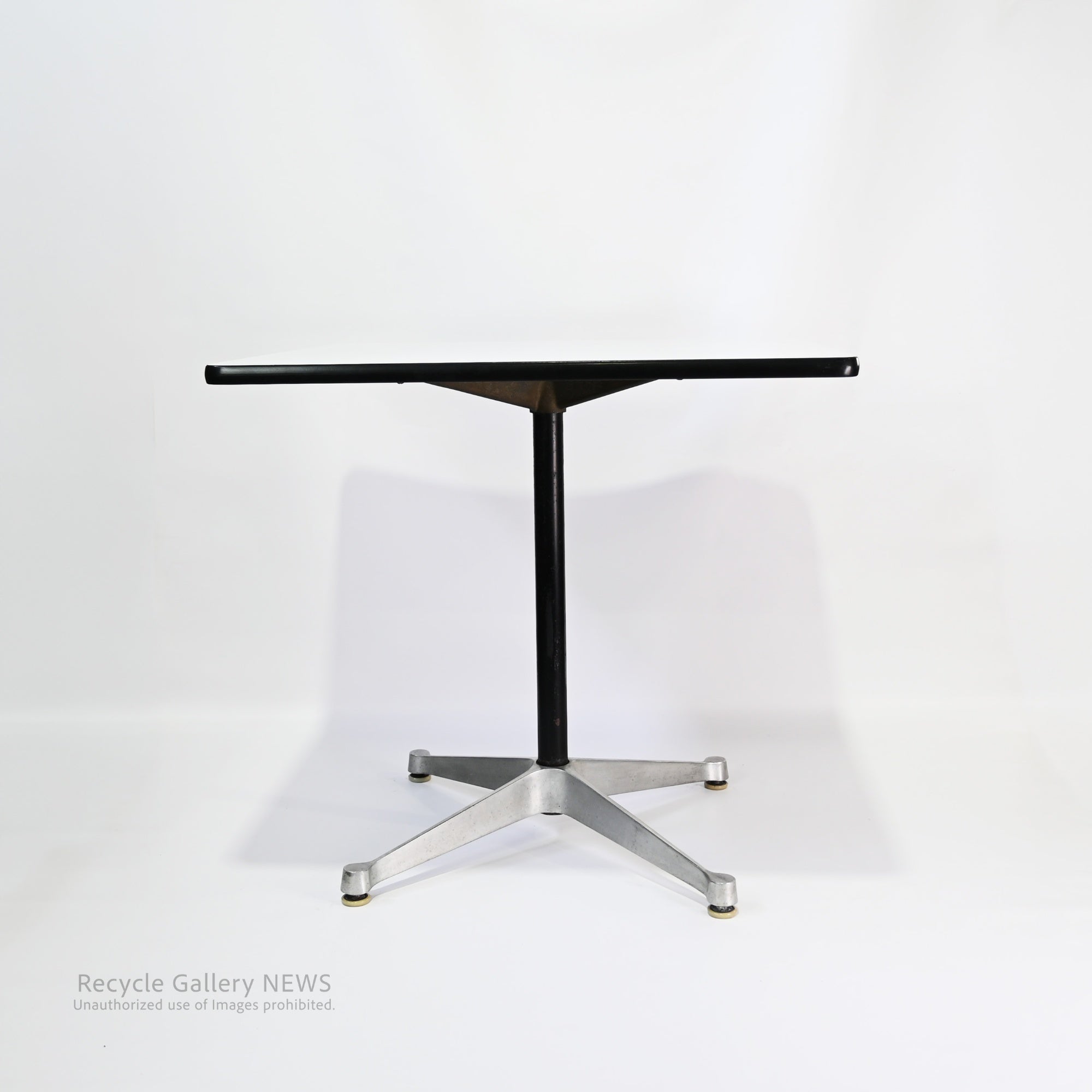 Herman Miller Eames Center Table by Charles & Ray Eames American Mid Century Modern Architectural Form / イームズセンターテーブル ミッドセンチュリー アメリカ チャールズ＆レイ・イームズ 建築