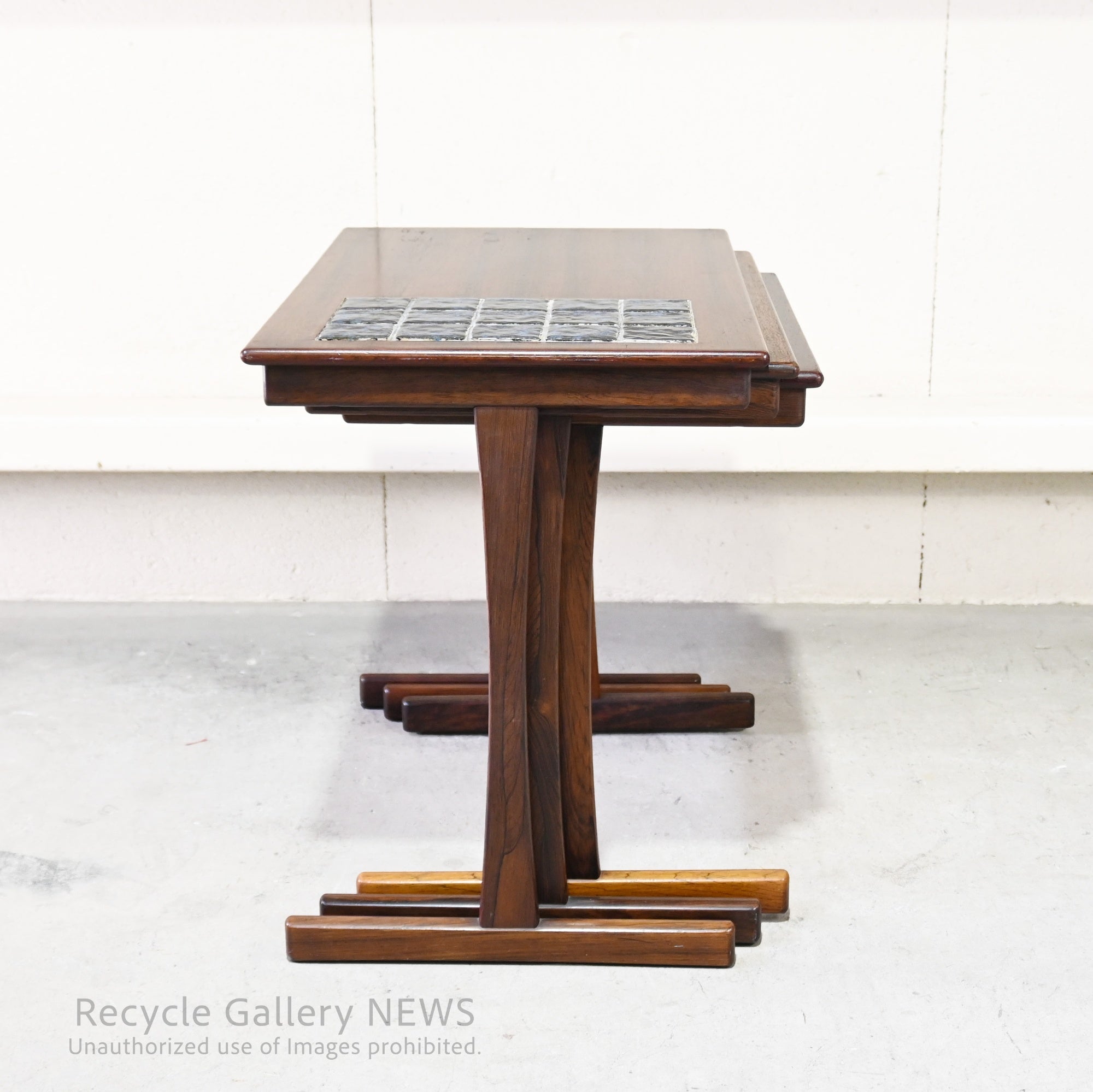 Danish Rosewood Tile Top Nesting Tables Scandinavian Modern  Mid-Century Modern / ローズウッド タイルトップ ネストテーブル デンマーク 北欧モダン  ミッドセンチュリー
