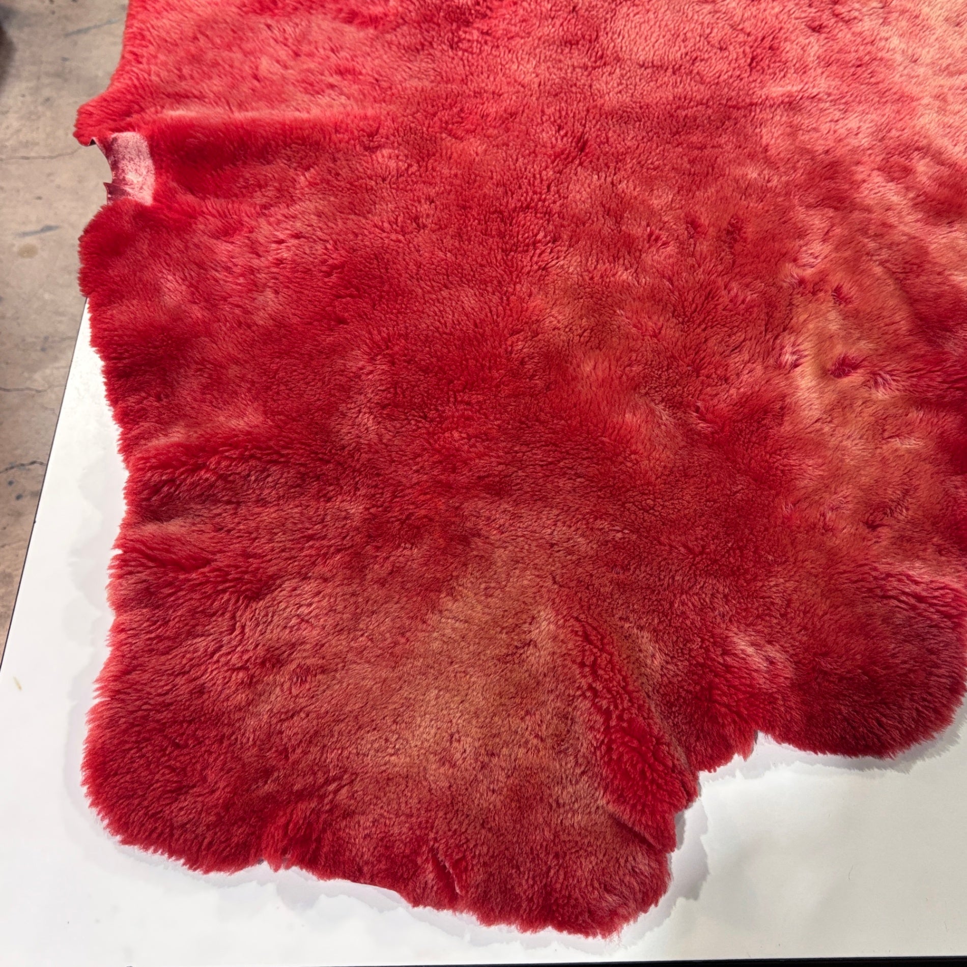 Red sheepskin rug / ムートンラグ 赤 羊 絨毯