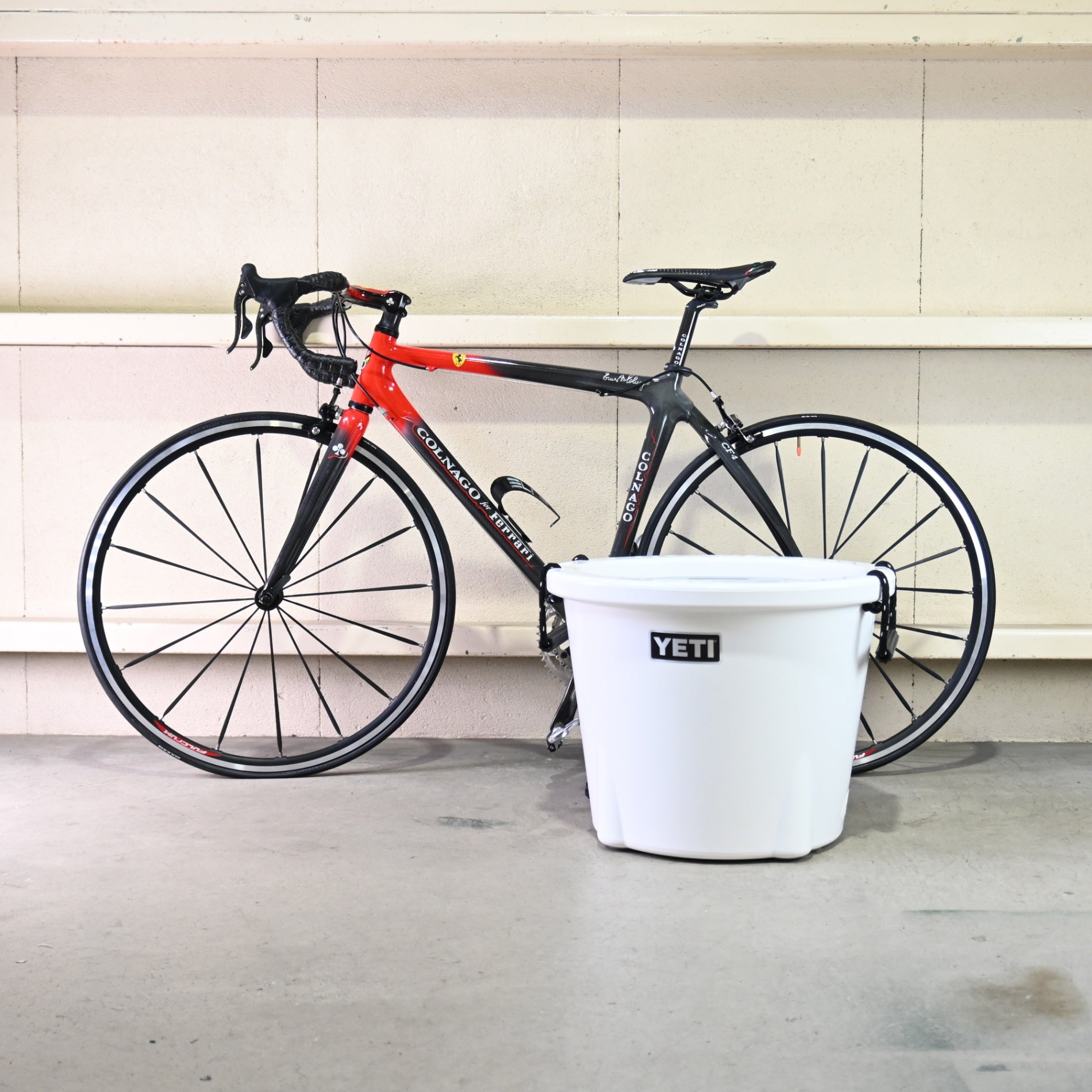 YETI Tank 45 Ice Cooler Bucket Cooler Box Outdoor Cooling USA / イエティ タンク45　アイスクーラーバケツ クーラーボックス アウトドア アメリカ