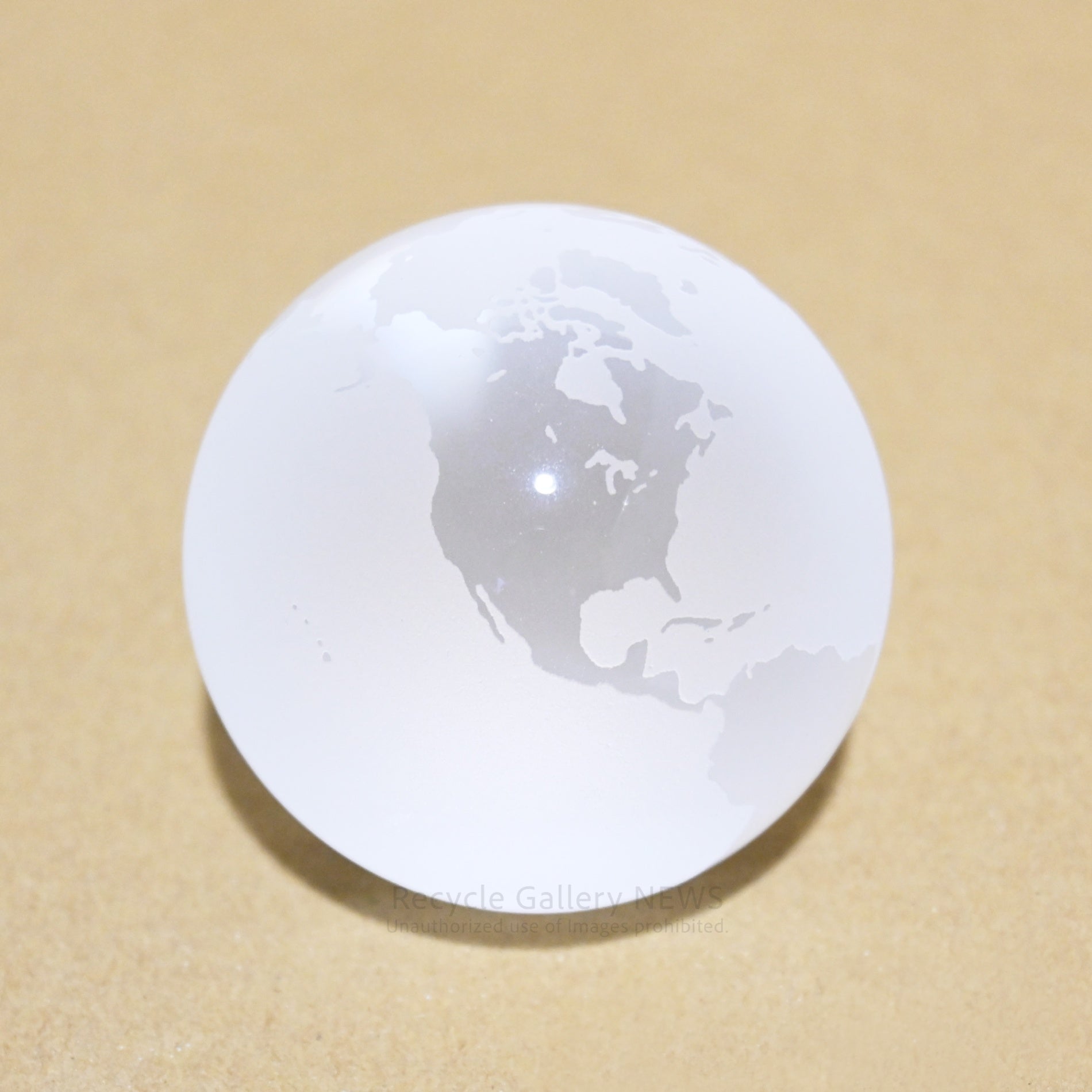 TIFFANY & Co. Globe Glass Paperweight Interior Object / ティファニー 地球 ガラス製 ペーパーウェイト インテリアオブジェ