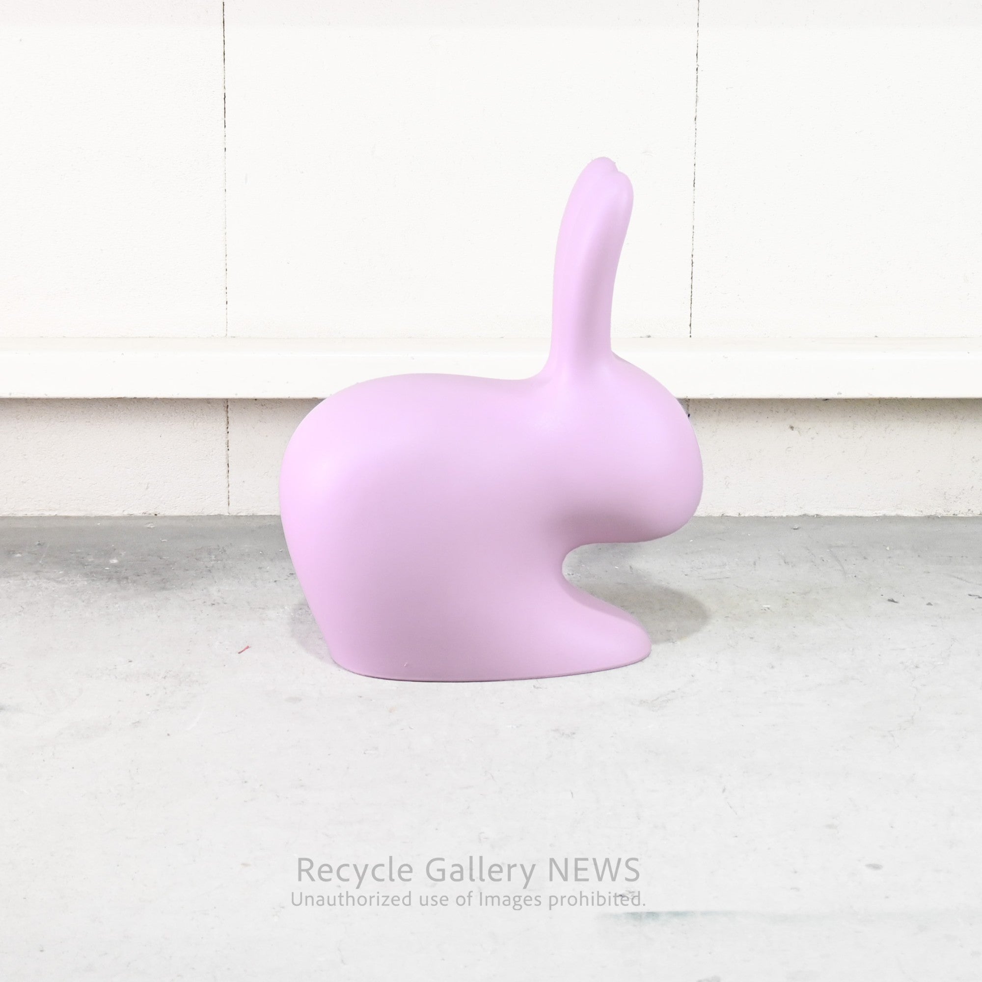 Qeeboo  Rabbit Chair Baby Pink Italian  Polyethylene Playful Storybook Design Indoor & Outdoor Use / クイーブー ラビットチェア  イタリア 物語 遊び心 ピンク ポリエチレン 内外兼用