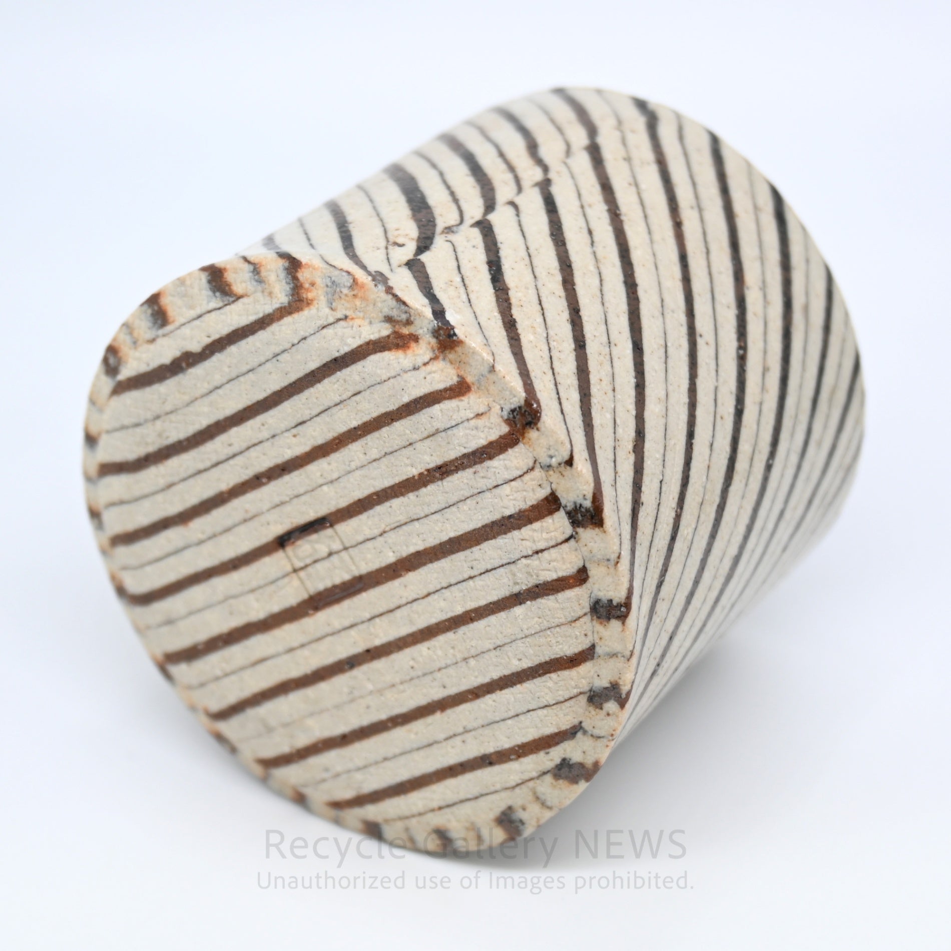 Yusuke Aida Oshino Kiln Nerikomi Clay Seam "SHIGURE" Cup&Saucer Contemporary Japanese Ceramics Ivory Brown Stripe Pattern / 會田雄亮 忍野窯 練上 碗皿 「時雨」カップ＆ソーサー コーヒーカップ 陶器 現代陶芸 和モダン クリーム ブラウン ストライプ