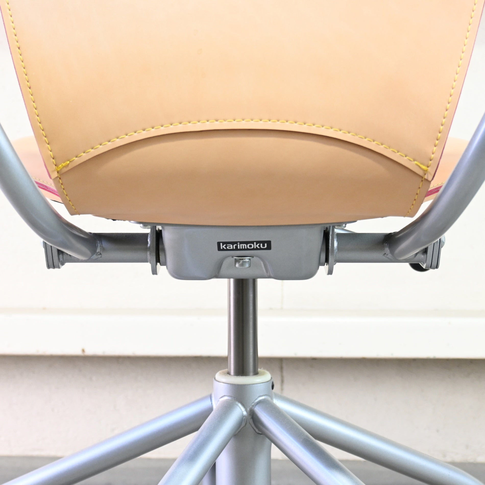 Karimoku XT4300AJ Office chair Desk chair Genuine tanned leather Japan / カリモク家具 本革 ヌメ革 デスクチェア 事務椅子