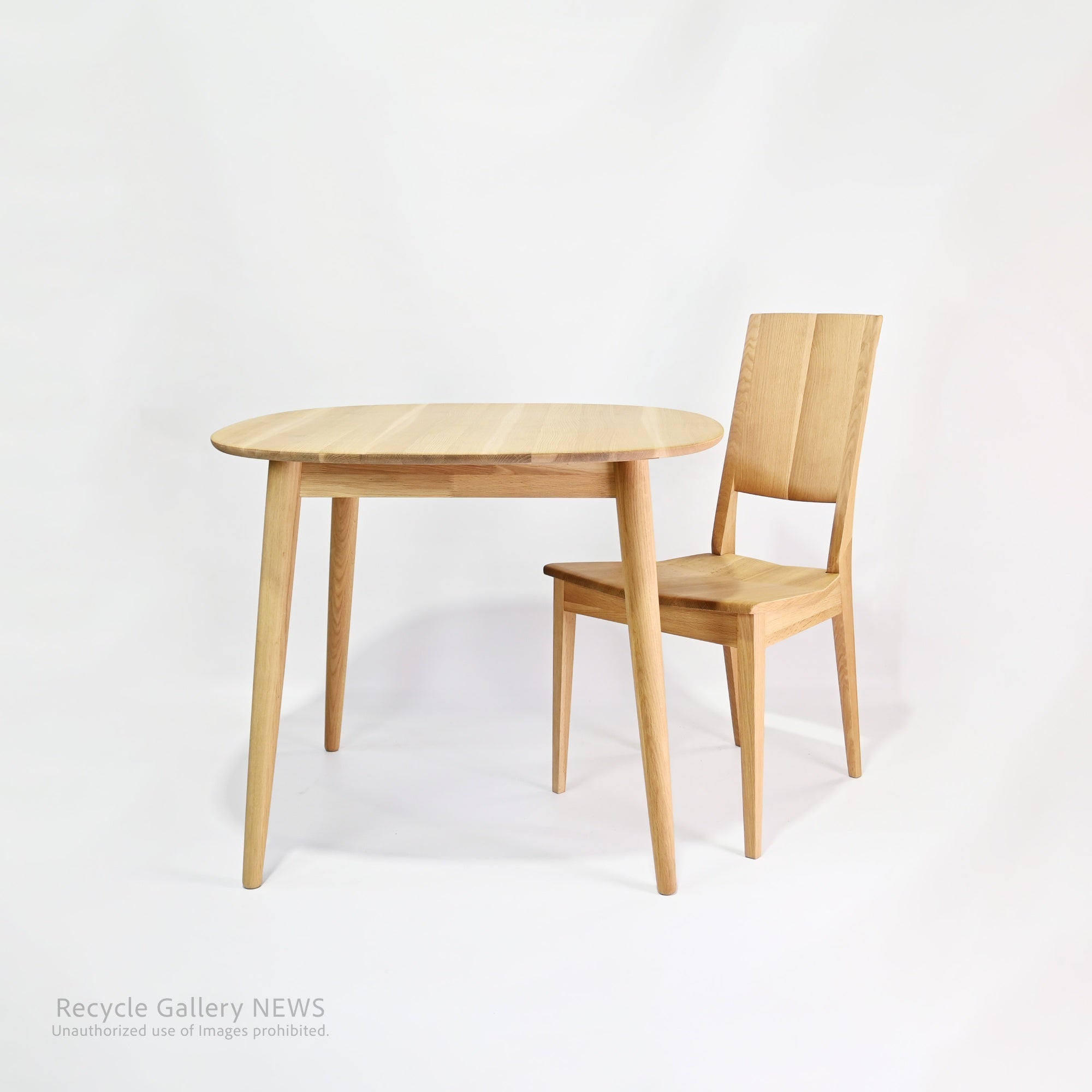 Karimoku New Standard 2-Seater Solid Wood Dining Table Minimalist Scandinavian Inspired Japan /　 カリモク 2Pダイニングセット 日本 ニュースタンダード 無垢材 北欧テイスト ミニマル