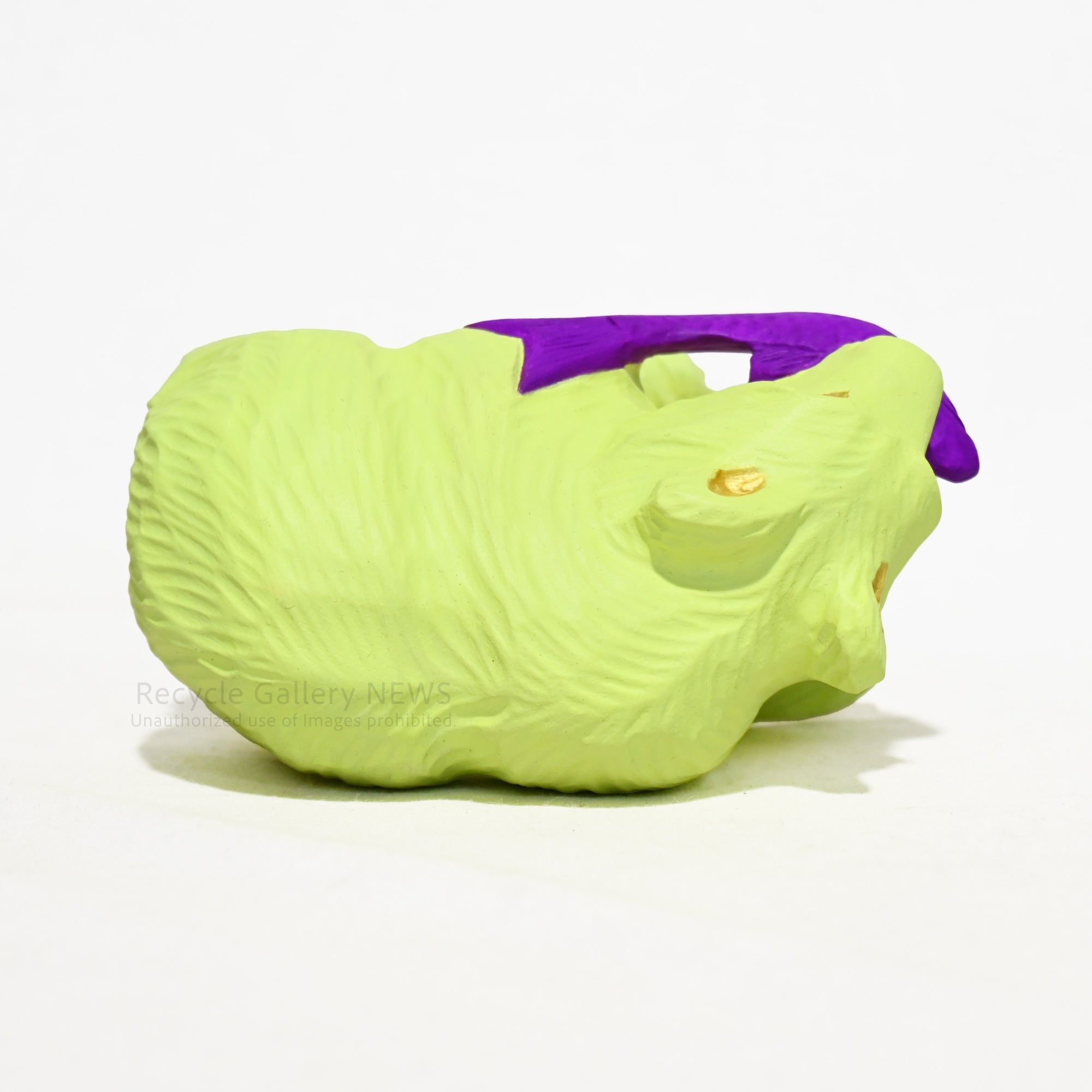 Repainted wooden carved bear Neon yellow Colorful objet Japanese traditional craft / 木彫りの熊 Kibori kuma ネオンイエロー リペイント アート カラフル 置物 オブジェ 日本 北海道 伝統工芸