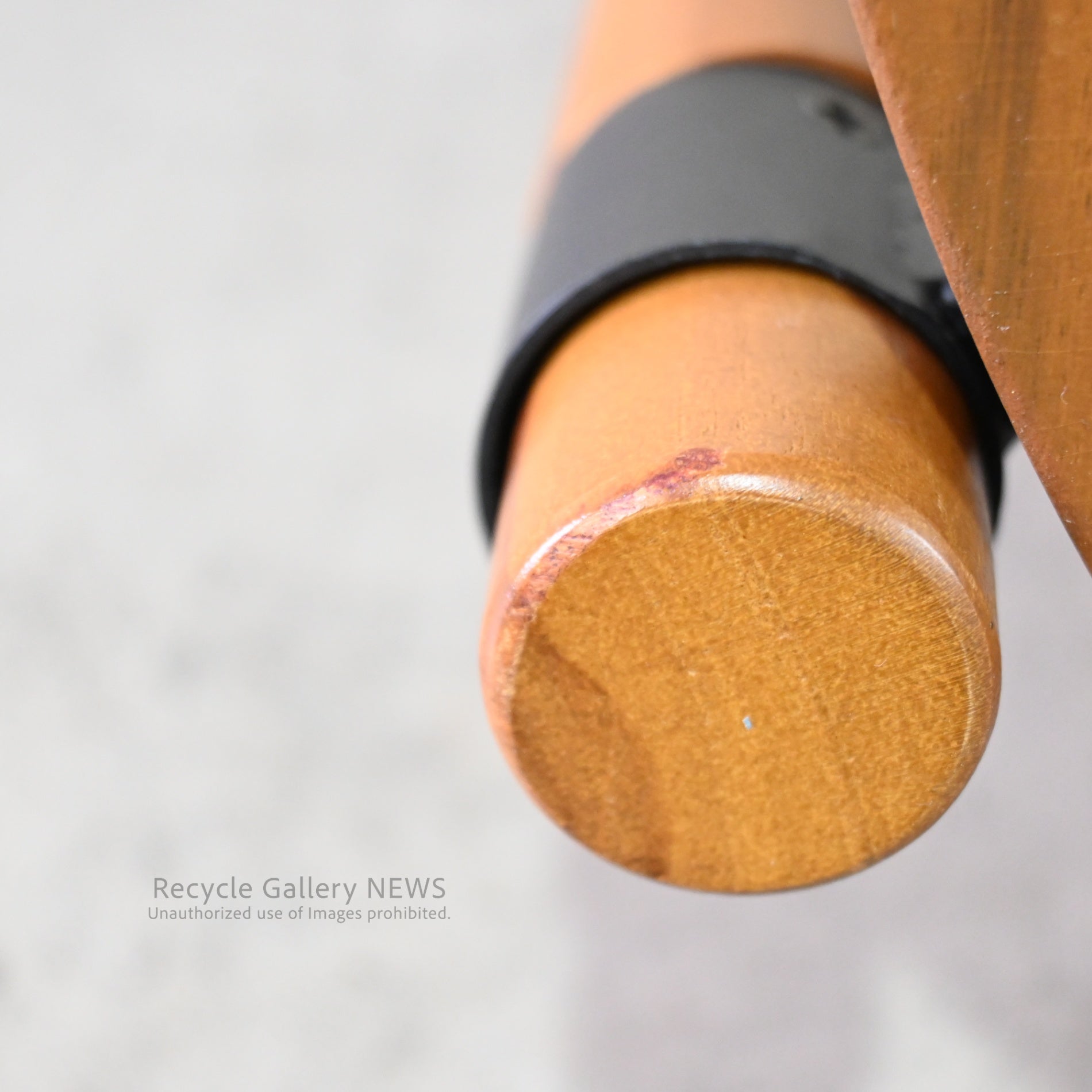 AZUMAYA Round Monkey Pod Side Table　Solid Wood Brown Grain pattern / AZUMAYA モンキーポッド ラウンドサイドテーブル 無垢材 茶色 木目