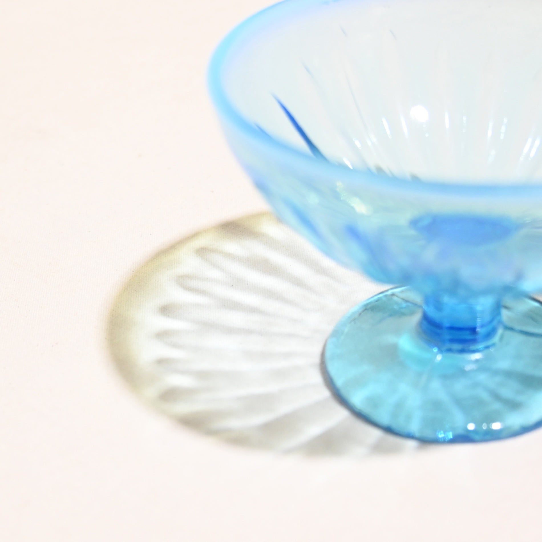 Vintage Press Glass Japanese Glass Ice Cup Hawaiian Blue Color Retro / ヴィンテージ プレスガラス 和ガラス 氷コップ 水色 ハワイアンブルー レトロ