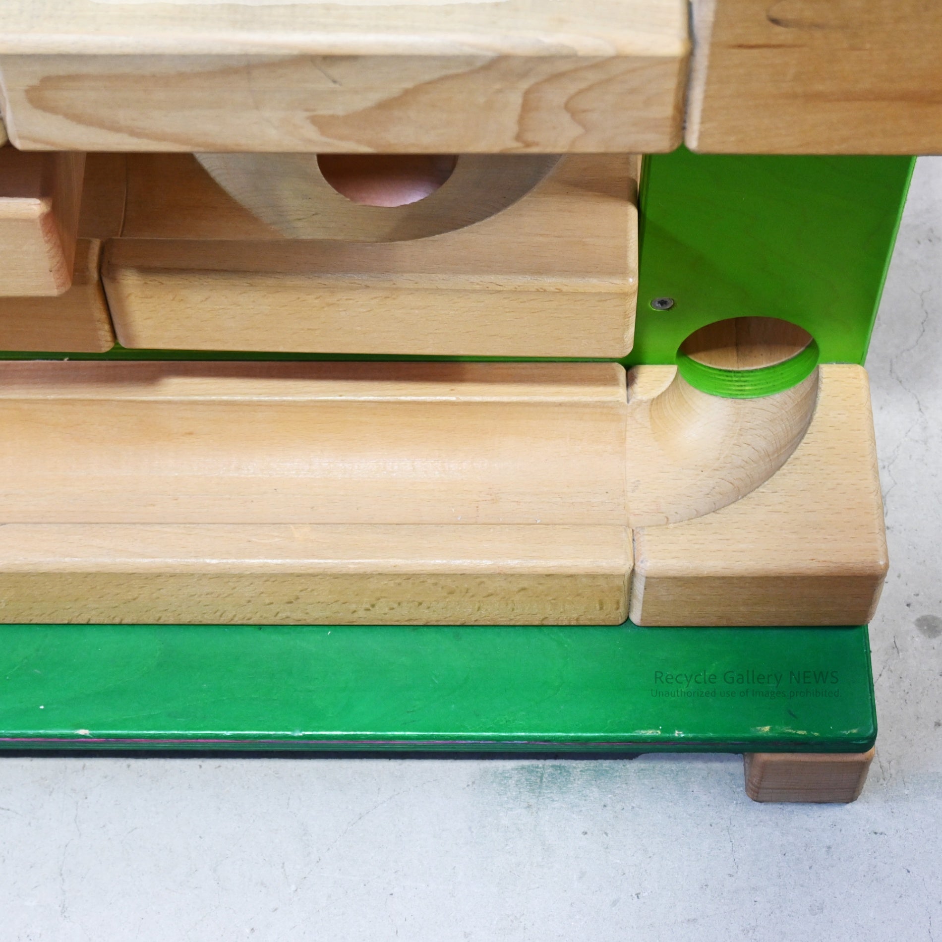 Bornelund Japanese Wooden Marble Run Educational Toy for All Ages / マーブルラン 木製 日本 知育玩具 オモチャ 全年齢