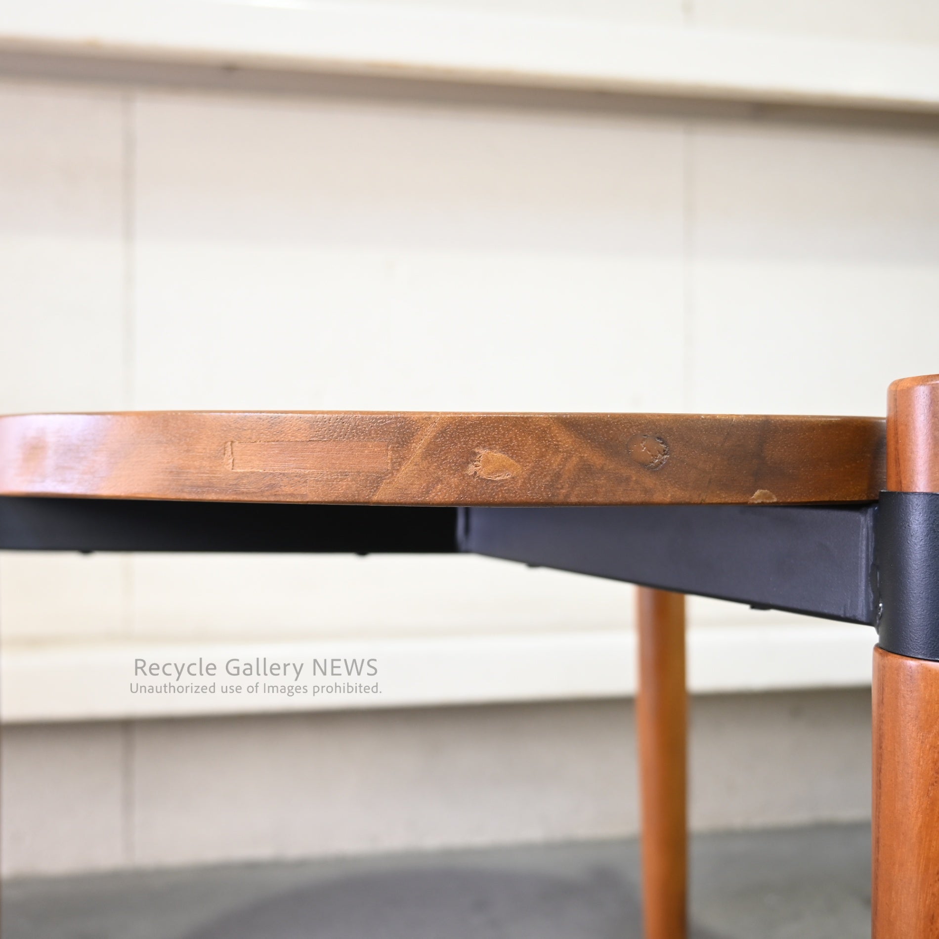 AZUMAYA Round Monkey Pod Side Table　Solid Wood Brown Grain pattern / AZUMAYA モンキーポッド ラウンドサイドテーブル 無垢材 茶色 木目