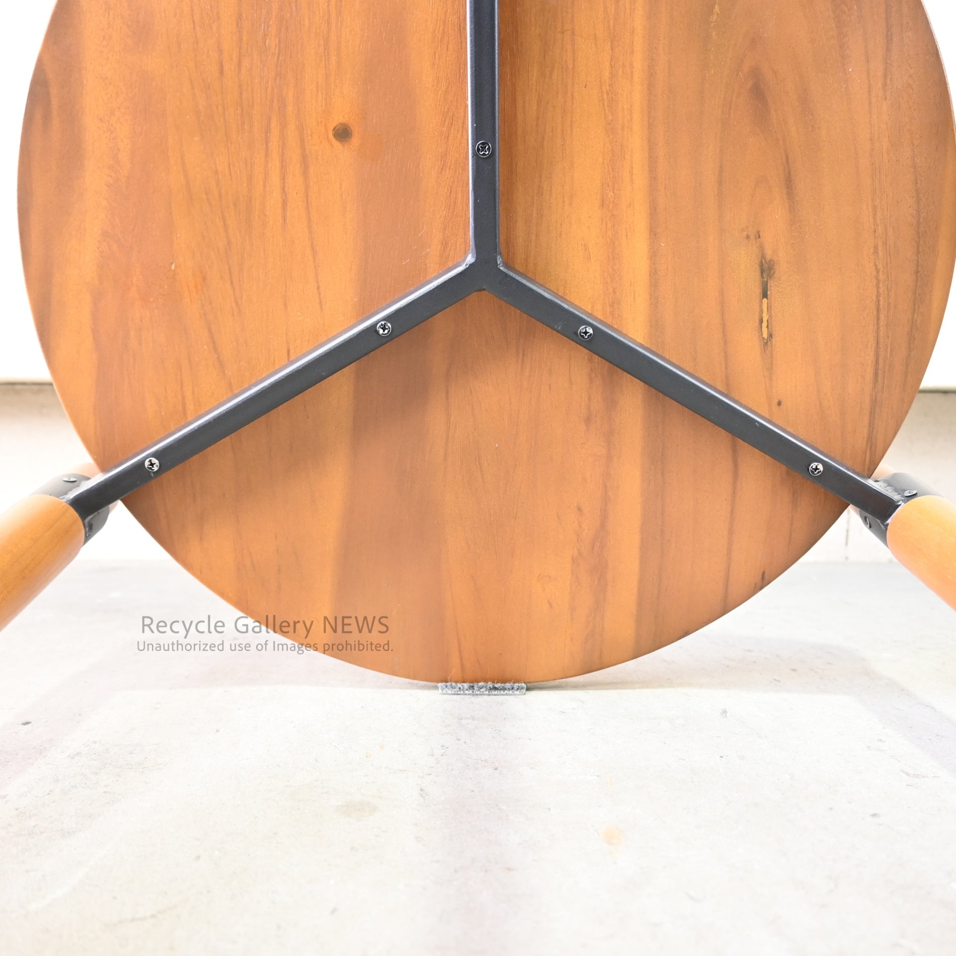 AZUMAYA Round Monkey Pod Side Table　Solid Wood Brown Grain pattern / AZUMAYA モンキーポッド ラウンドサイドテーブル 無垢材 茶色 木目