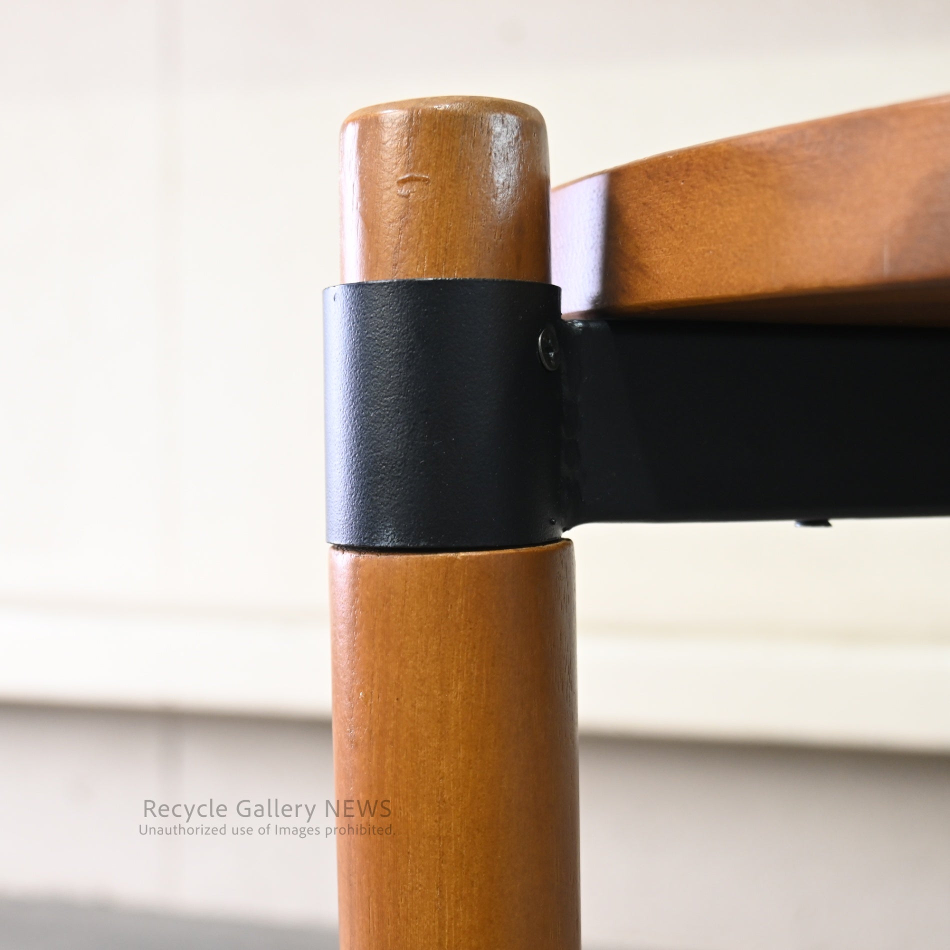 AZUMAYA Round Monkey Pod Side Table　Solid Wood Brown Grain pattern / AZUMAYA モンキーポッド ラウンドサイドテーブル 無垢材 茶色 木目