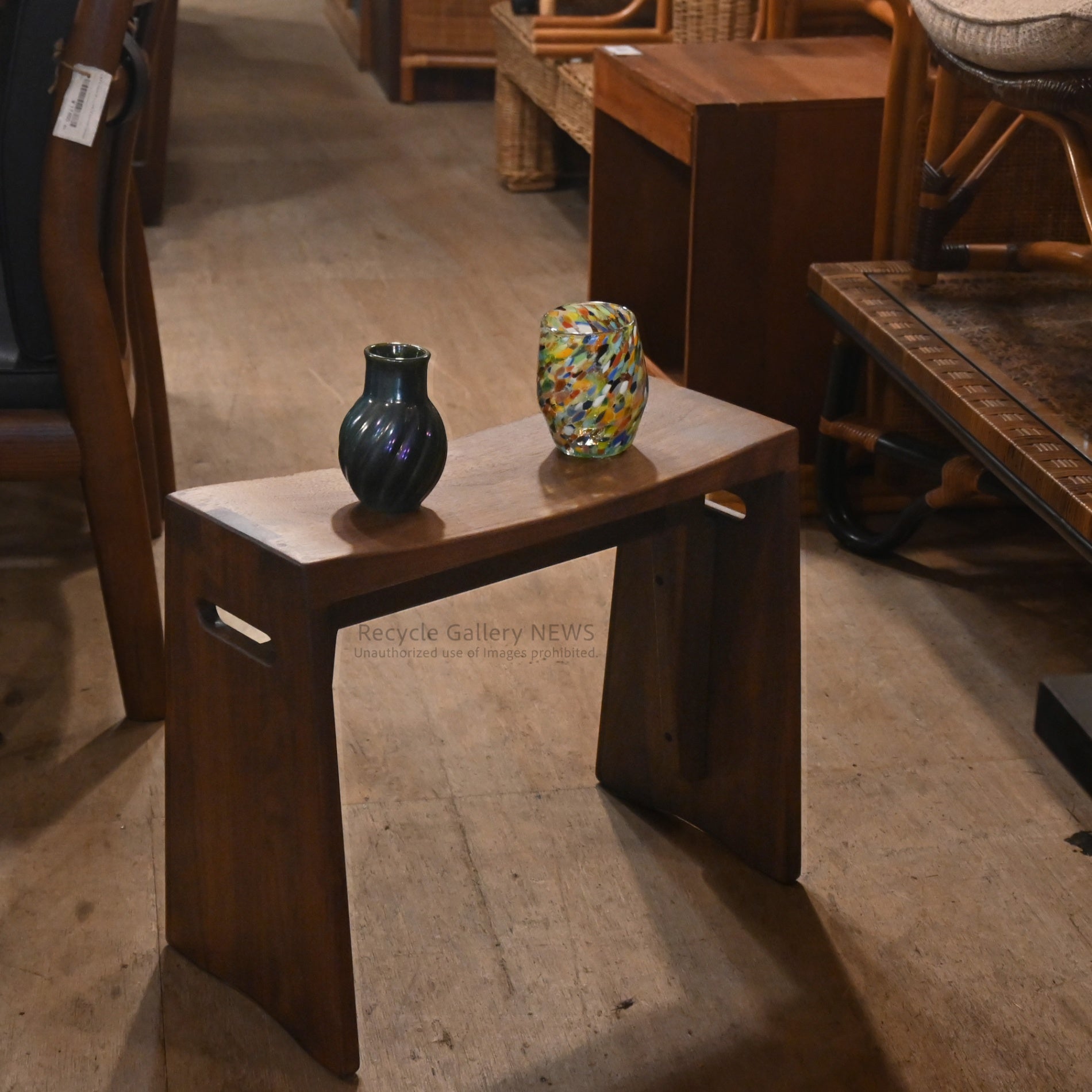 Kuwaya "Ridgeline 48" Solid Wood Multi Stool & Arm Table Japan / クワヤ リッジライン 48 マルチスツール 日本 ウォールナット ベランダ アームテーブル