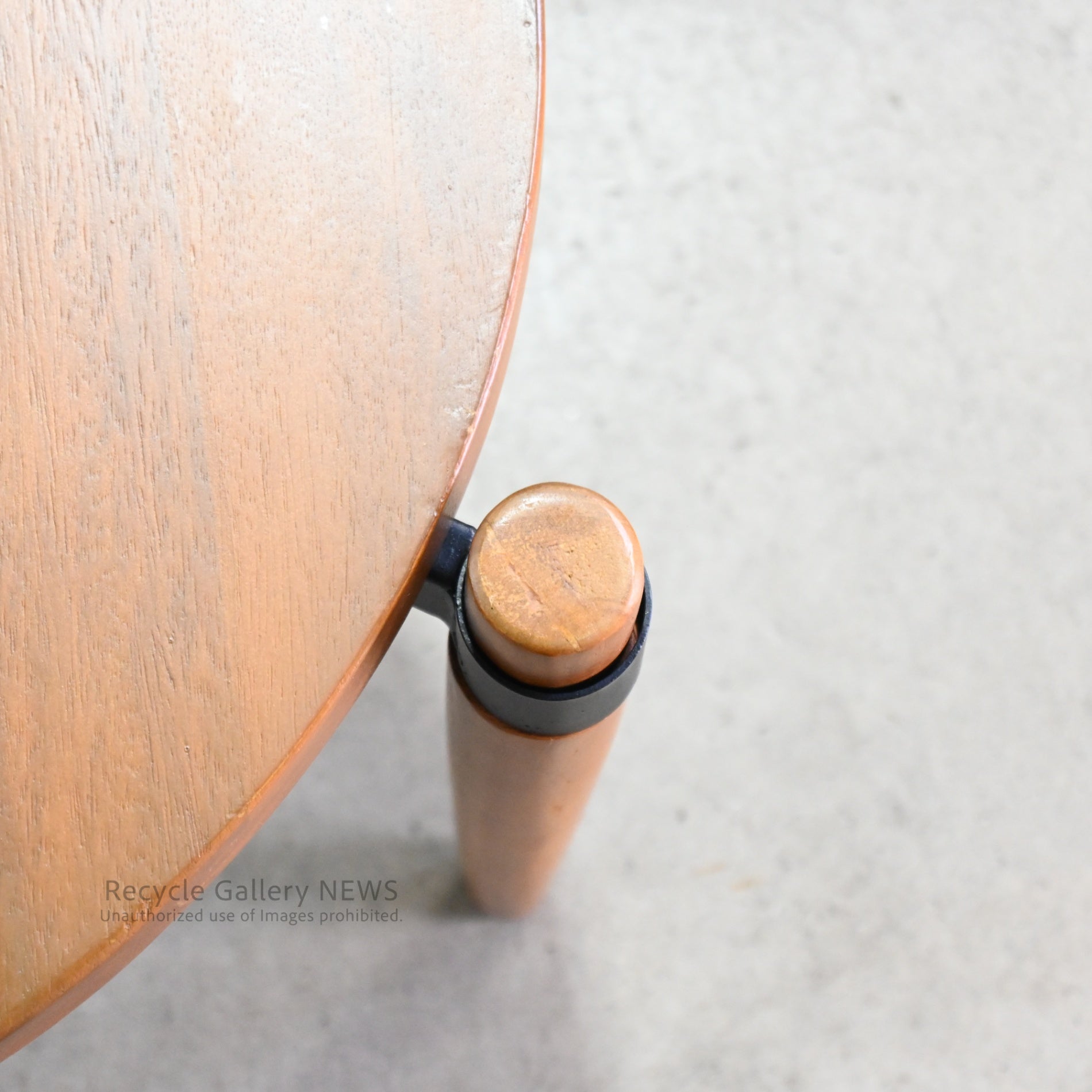 AZUMAYA Round Monkey Pod Side Table　Solid Wood Brown Grain pattern / AZUMAYA モンキーポッド ラウンドサイドテーブル 無垢材 茶色 木目