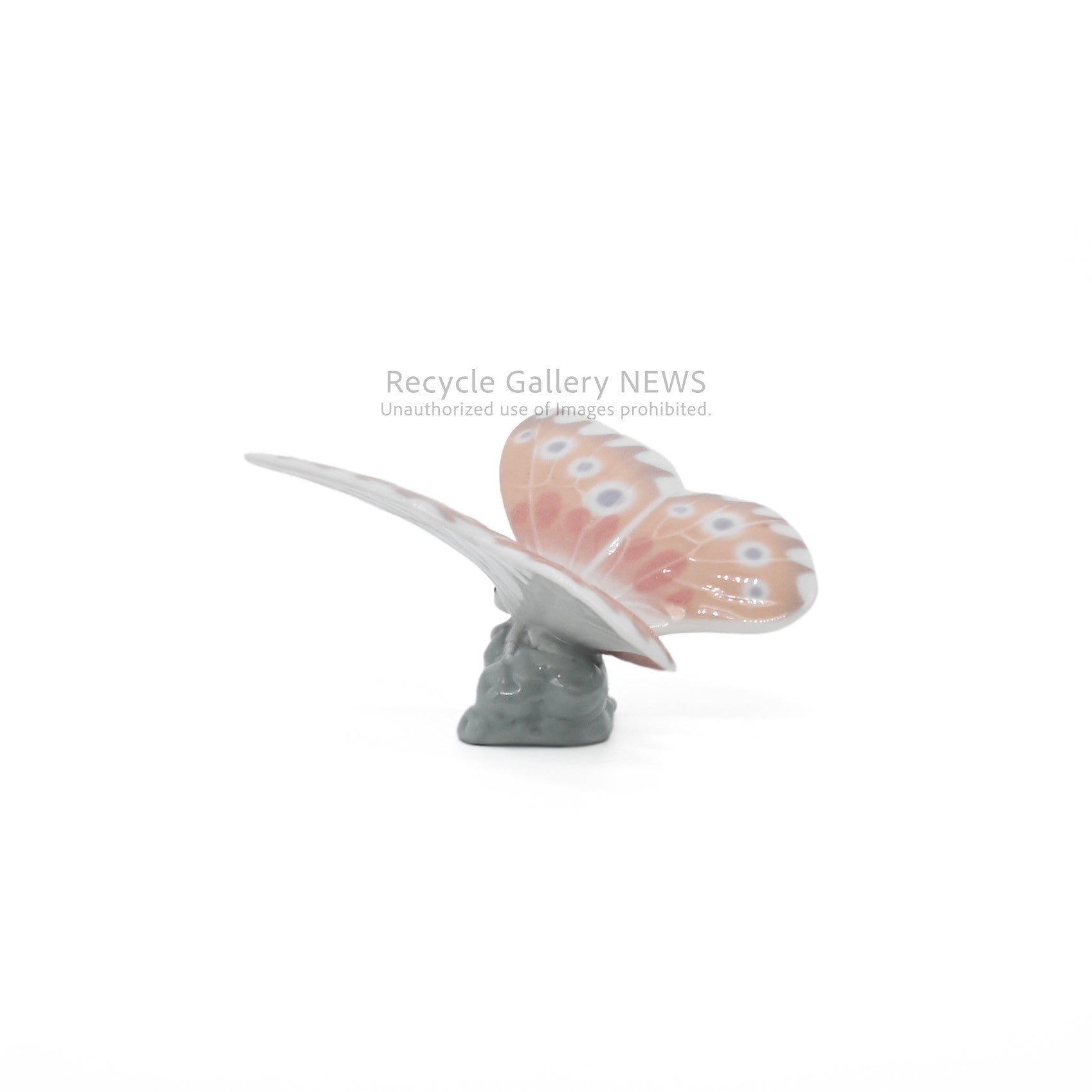 NAO by Lladro Porcelain Pink Butterfly Figurine / ナオ リヤドロ 蝶々モチーフ 磁器 フィギュリン オブジェ ピンク パステルカラー