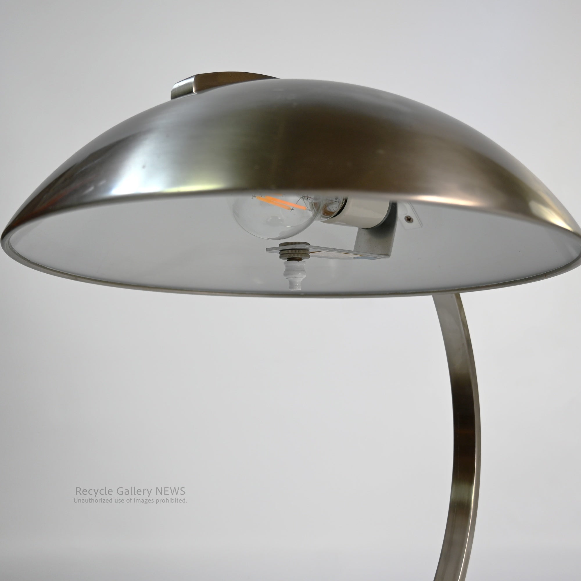 chrome desk lamp Rugged Industrial lamp Space Age Minimalist Design / クローム デスク ランプ スペースエイジ  無骨 インダストリアル ミニマル