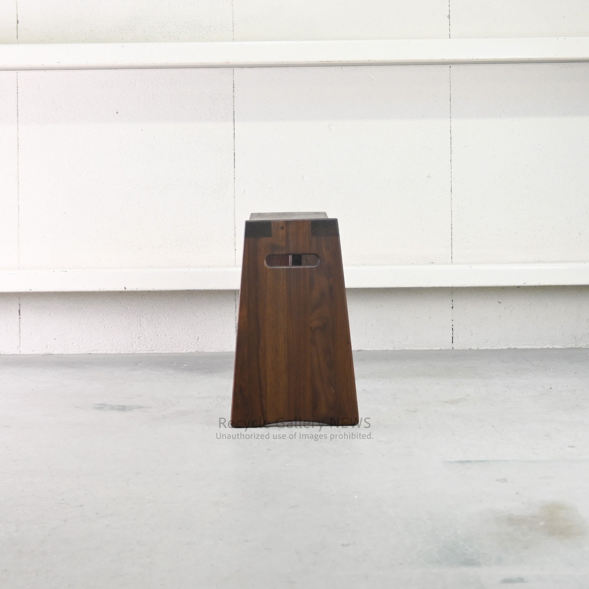 Kuwaya "Ridgeline 48" Solid Wood Multi Stool & Arm Table Japan / クワヤ リッジライン 48 マルチスツール 日本 ウォールナット ベランダ アームテーブル