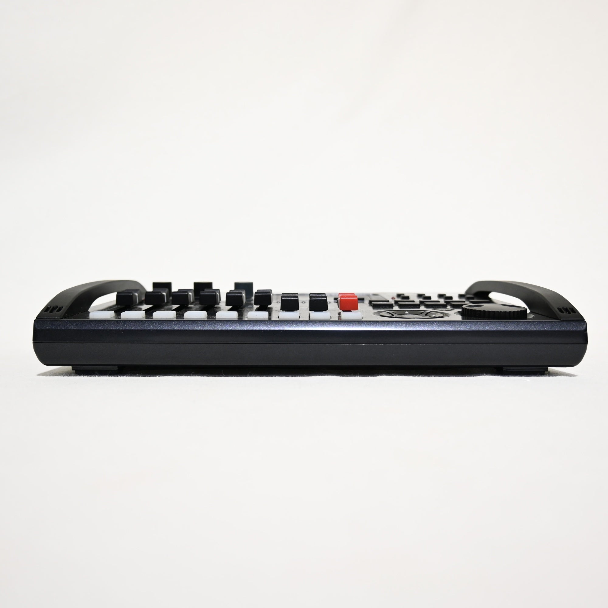 ZOOM R8 Multi-Track Recorder + FS 01 Foot Switch Set Discontinued product / ズーム R8 マルチトラックレコーダー＋ FS 01フットスイッチ セット 生産終了モデル