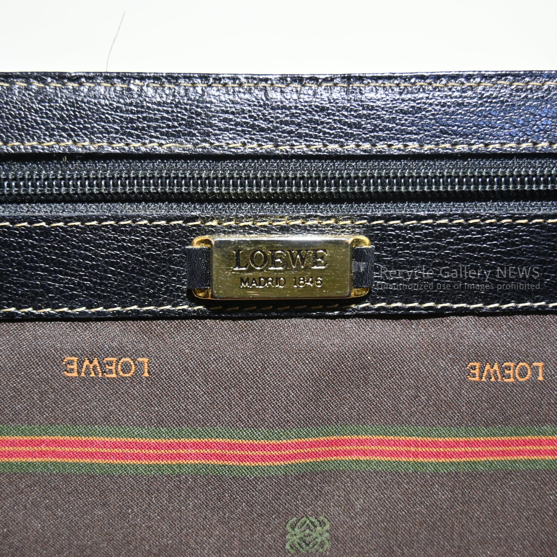 Vintage LOEWE Velázquez 2-way shoulder bag with twisted hardware 