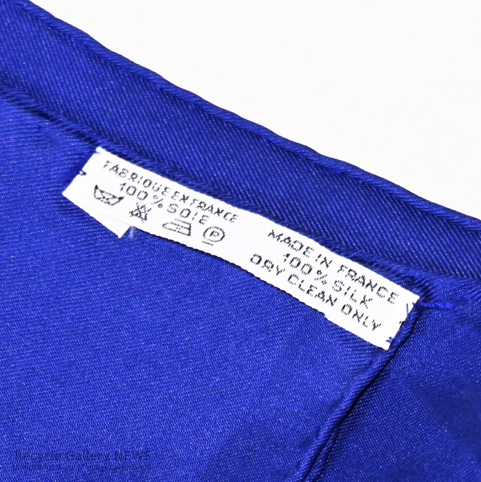 HERMES carré 90 Eperon d'Or Blue Gold France / エルメス カレ90 黄金の拍車 ネイビー ゴールド スカーフ 未使用・新古品 フランス